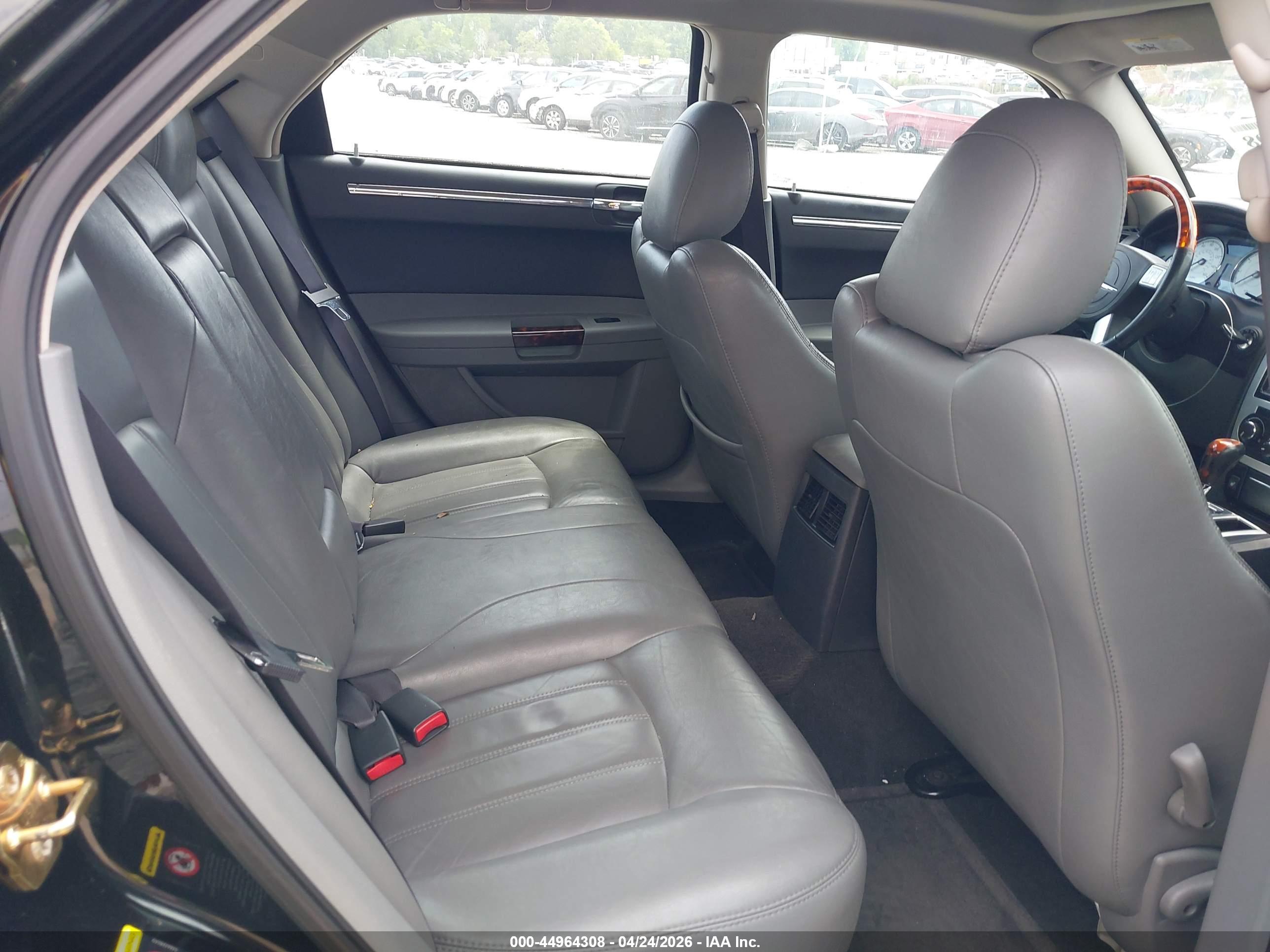 CHRYSLER 300C image 8