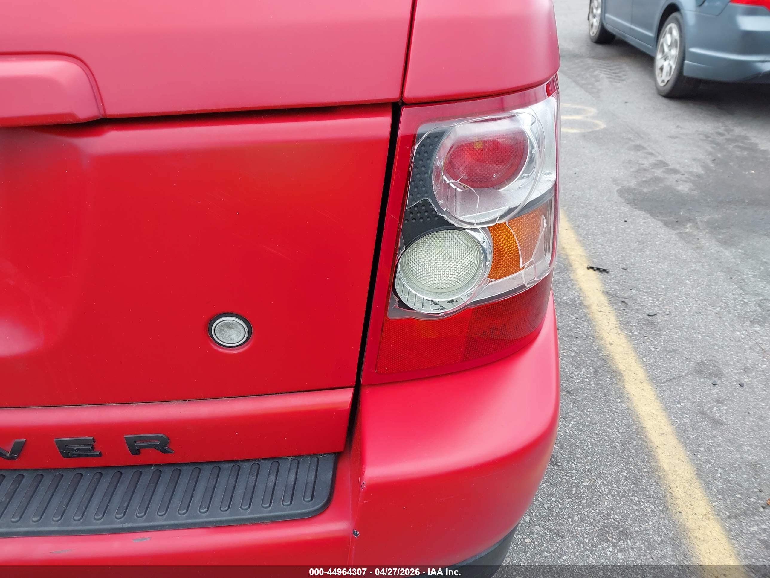 LAND ROVER image 6
