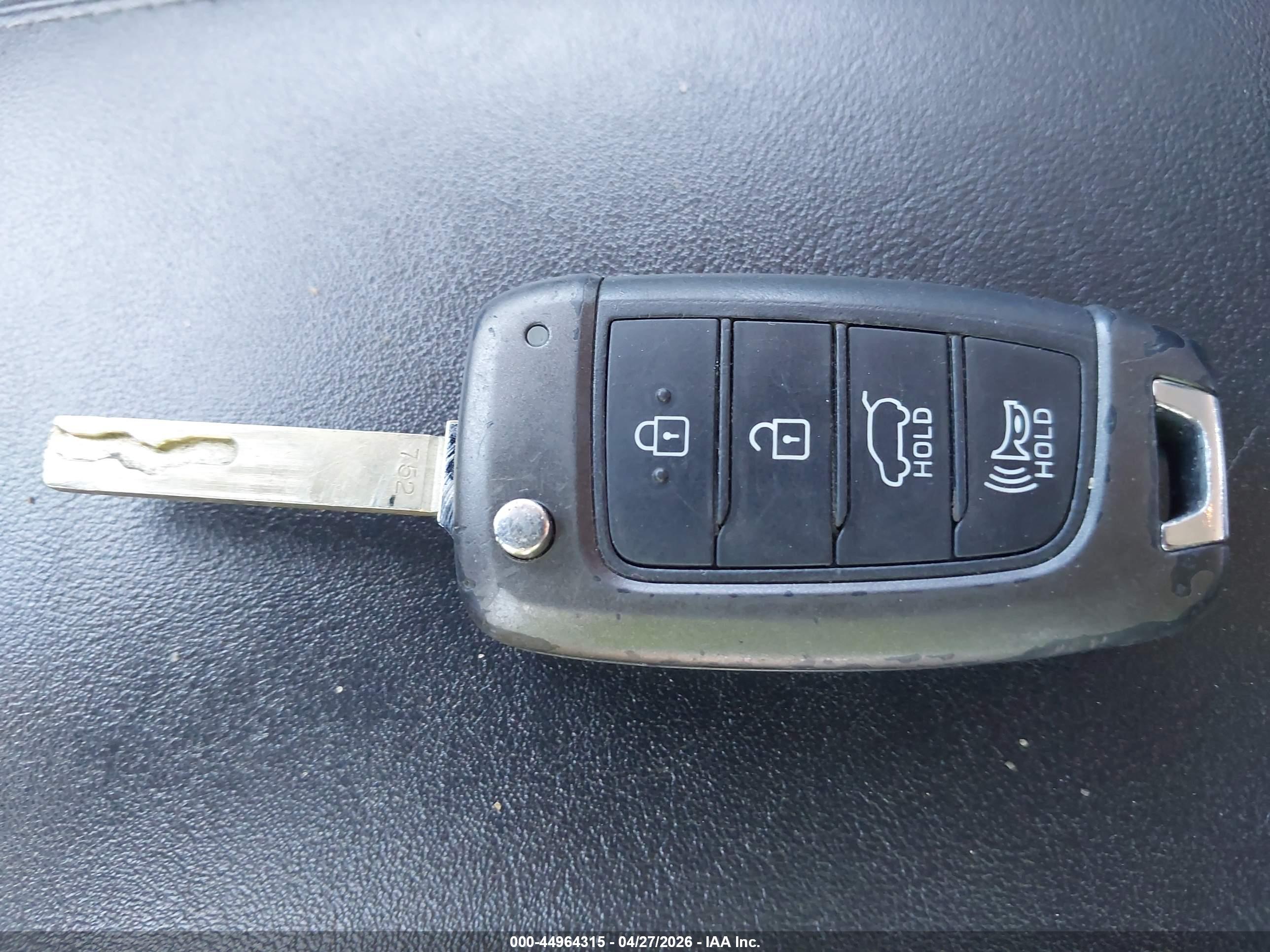 HYUNDAI SANTA image 11