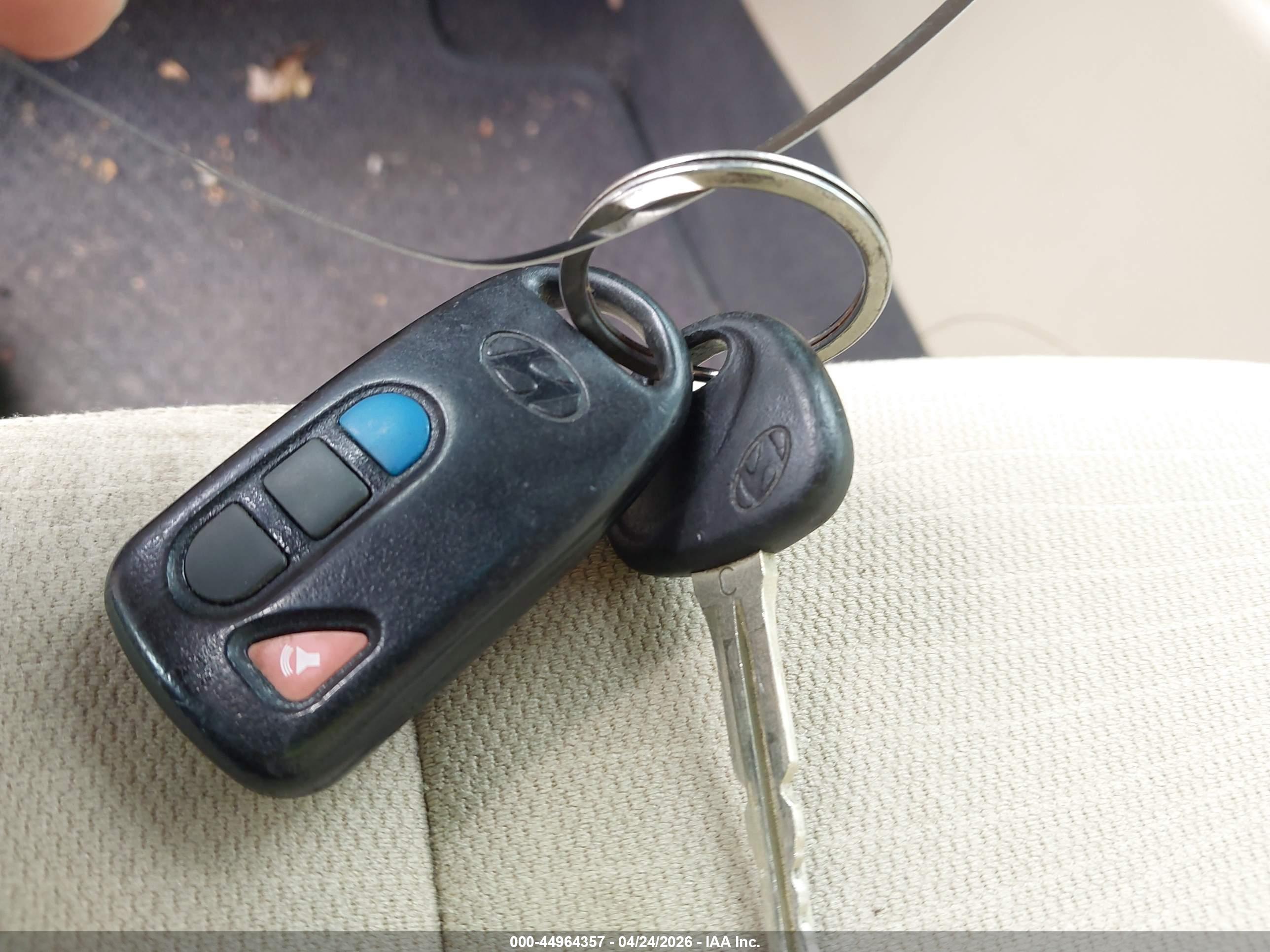 HYUNDAI SANTA image 11