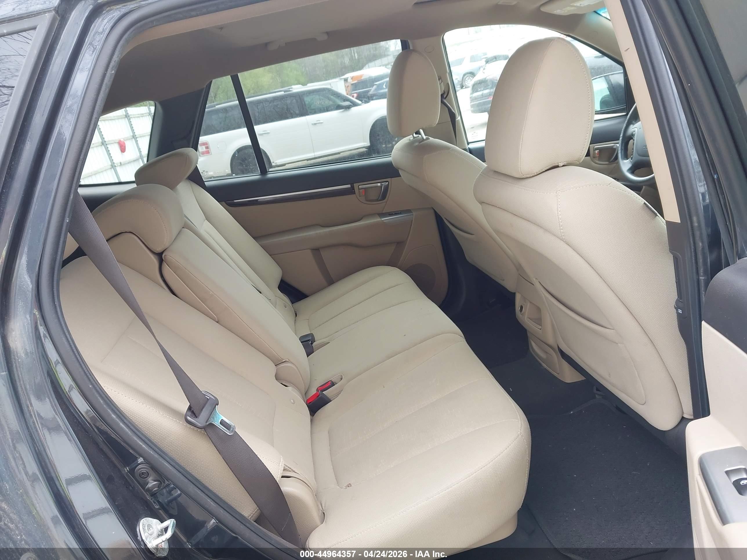 HYUNDAI SANTA image 8