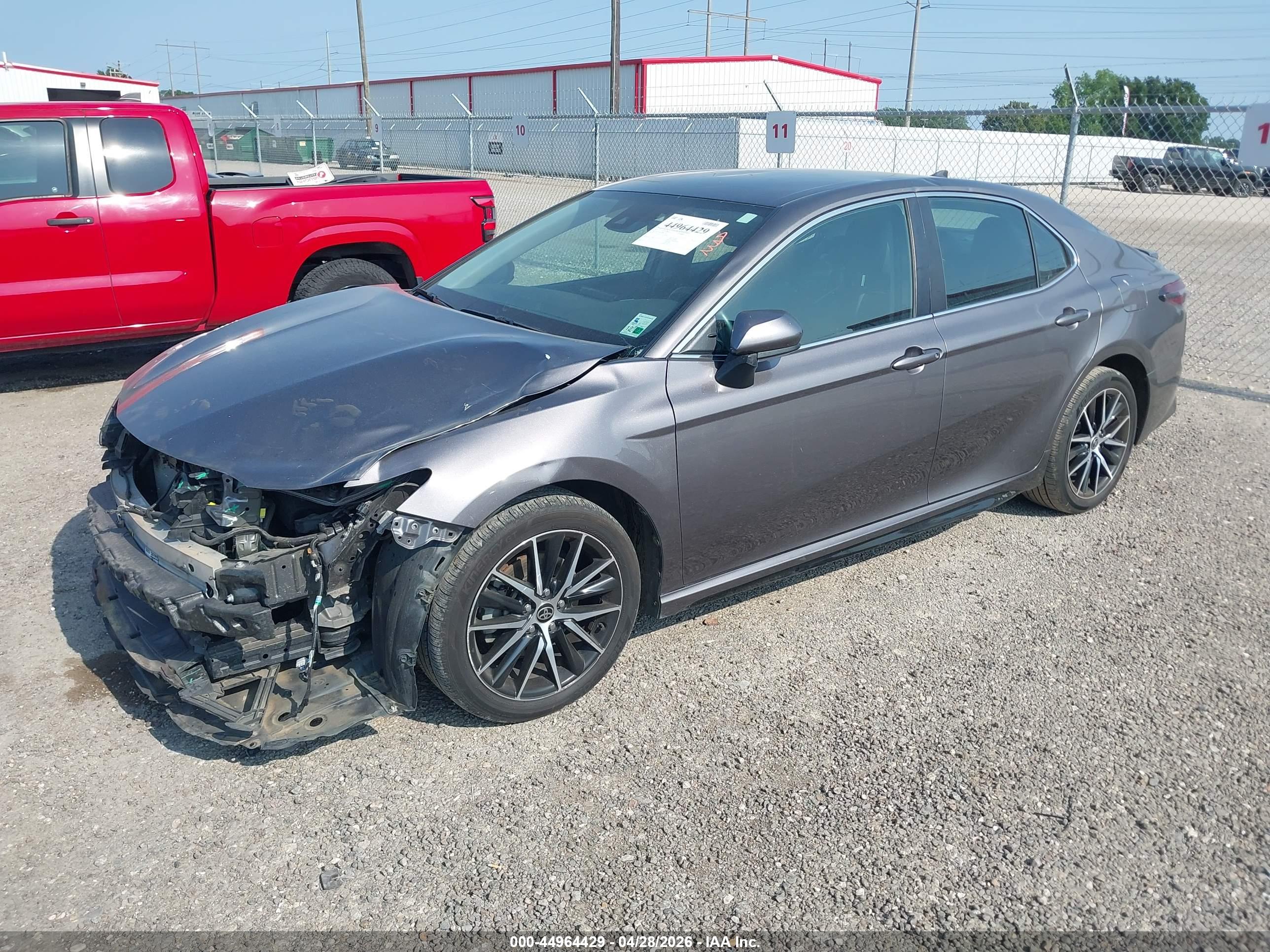 TOYOTA CAMRY image 2