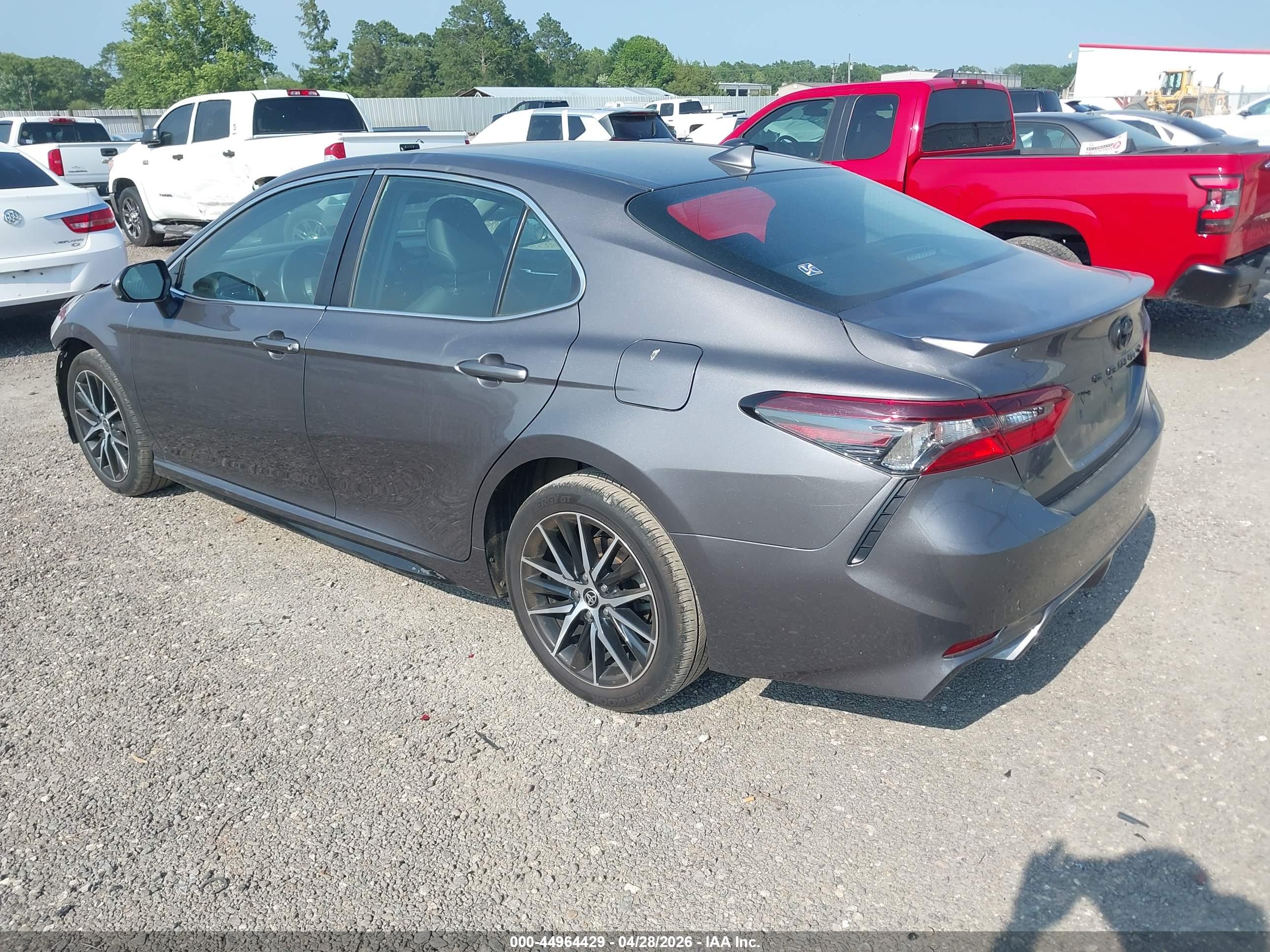 TOYOTA CAMRY image 3