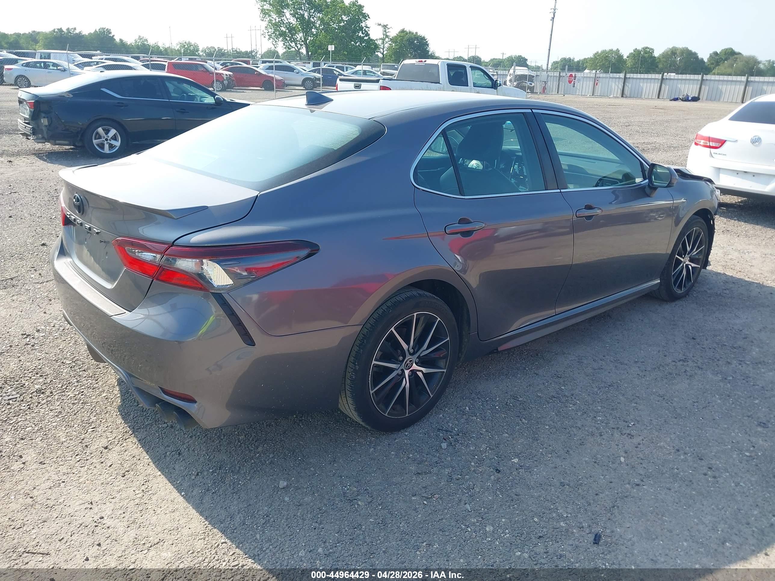 TOYOTA CAMRY image 4