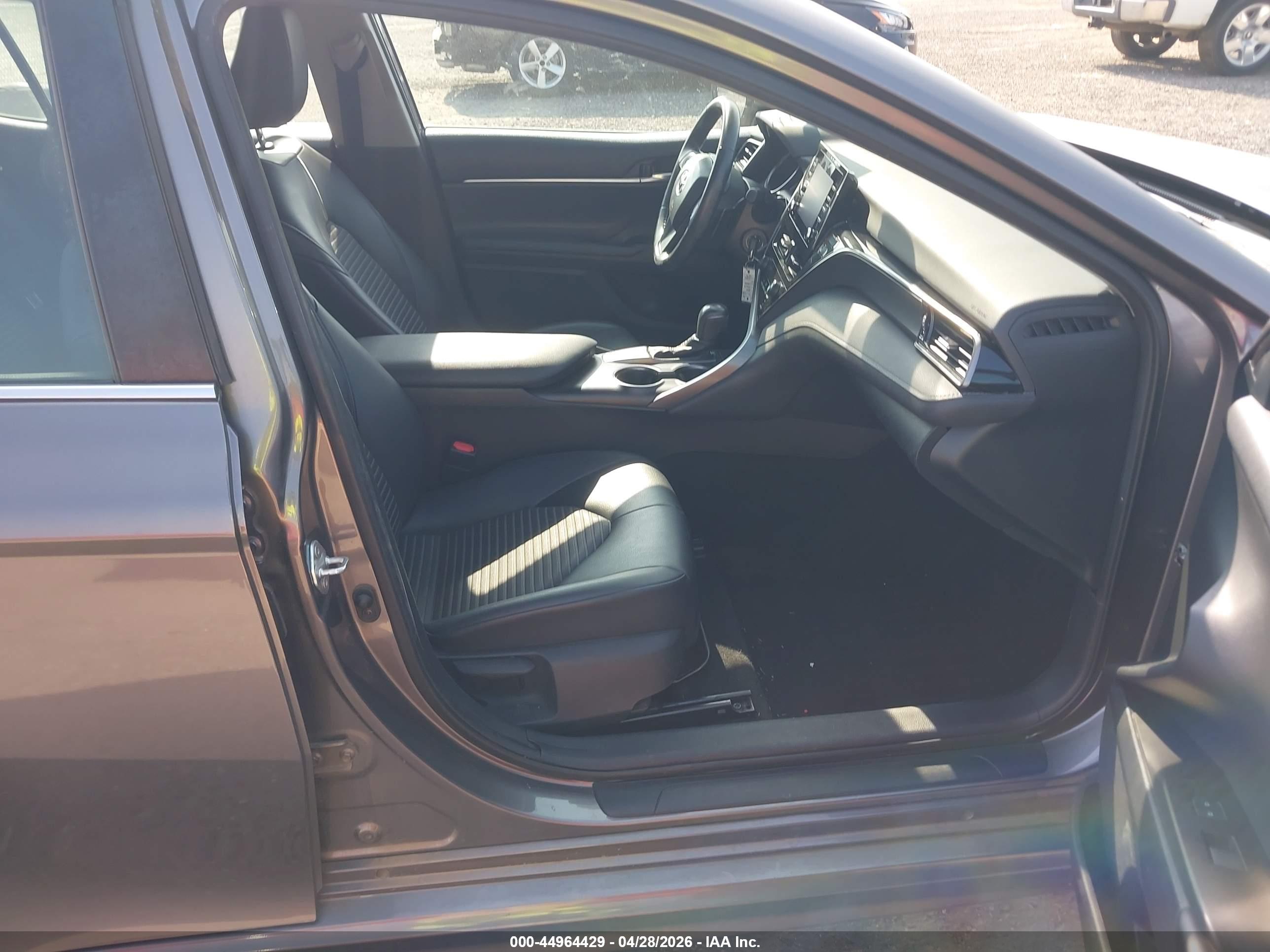 TOYOTA CAMRY image 5