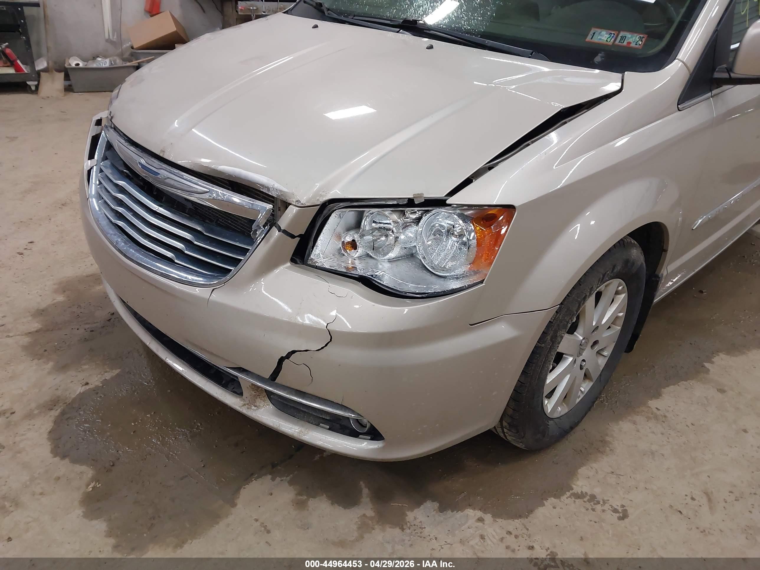 CHRYSLER TOWN image 6