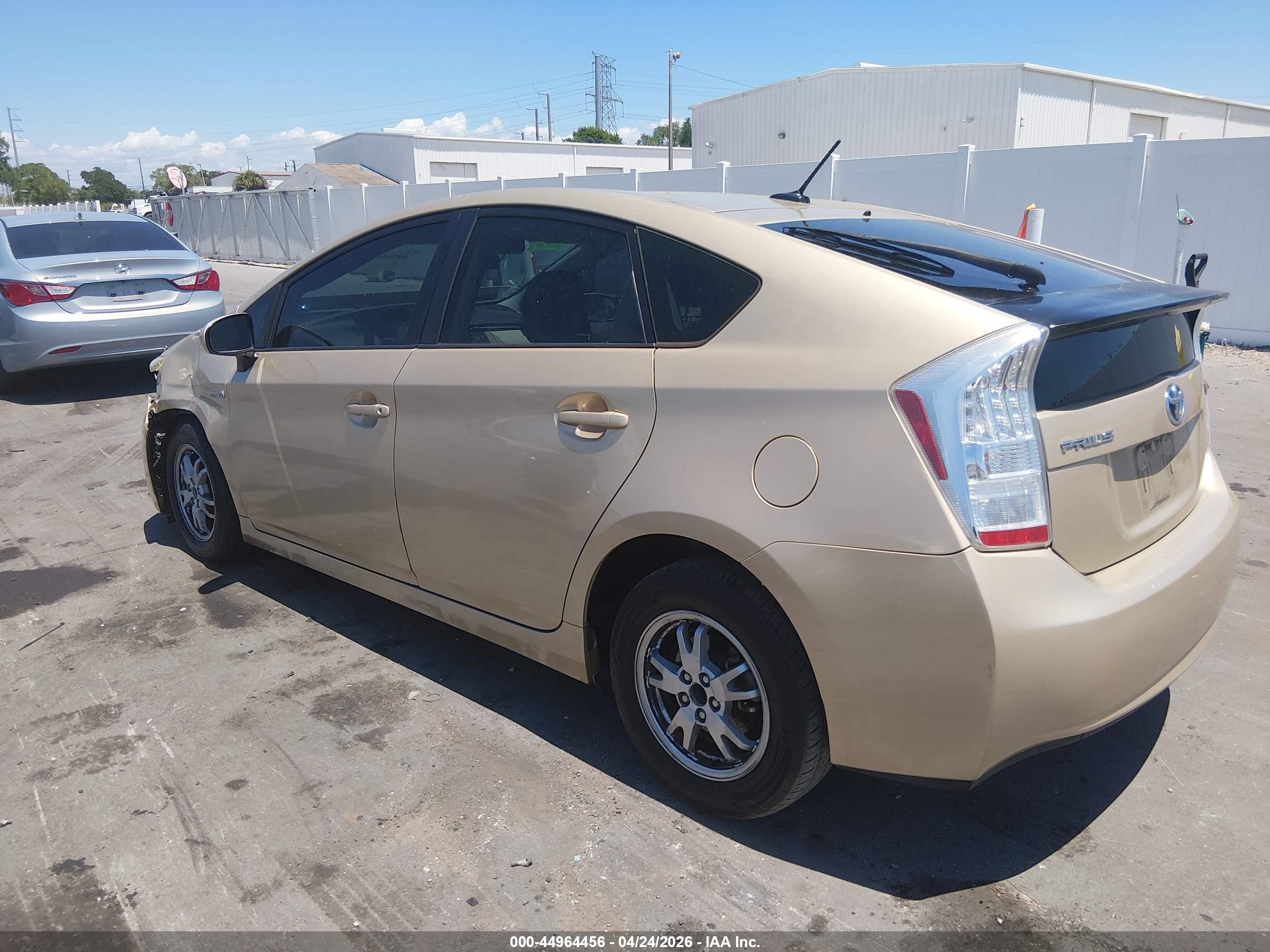 TOYOTA PRIUS image 3