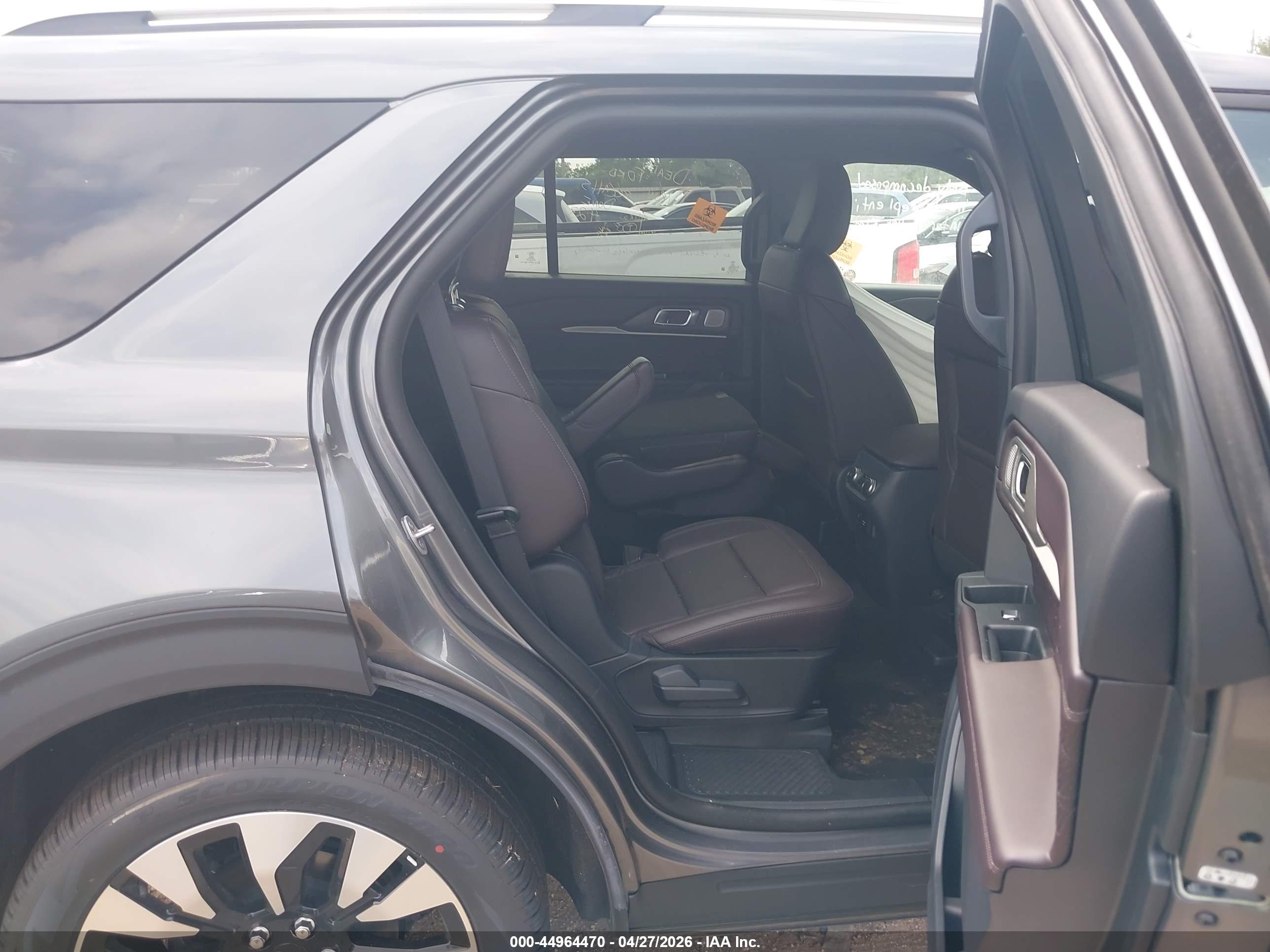 FORD EXPLORER image 8