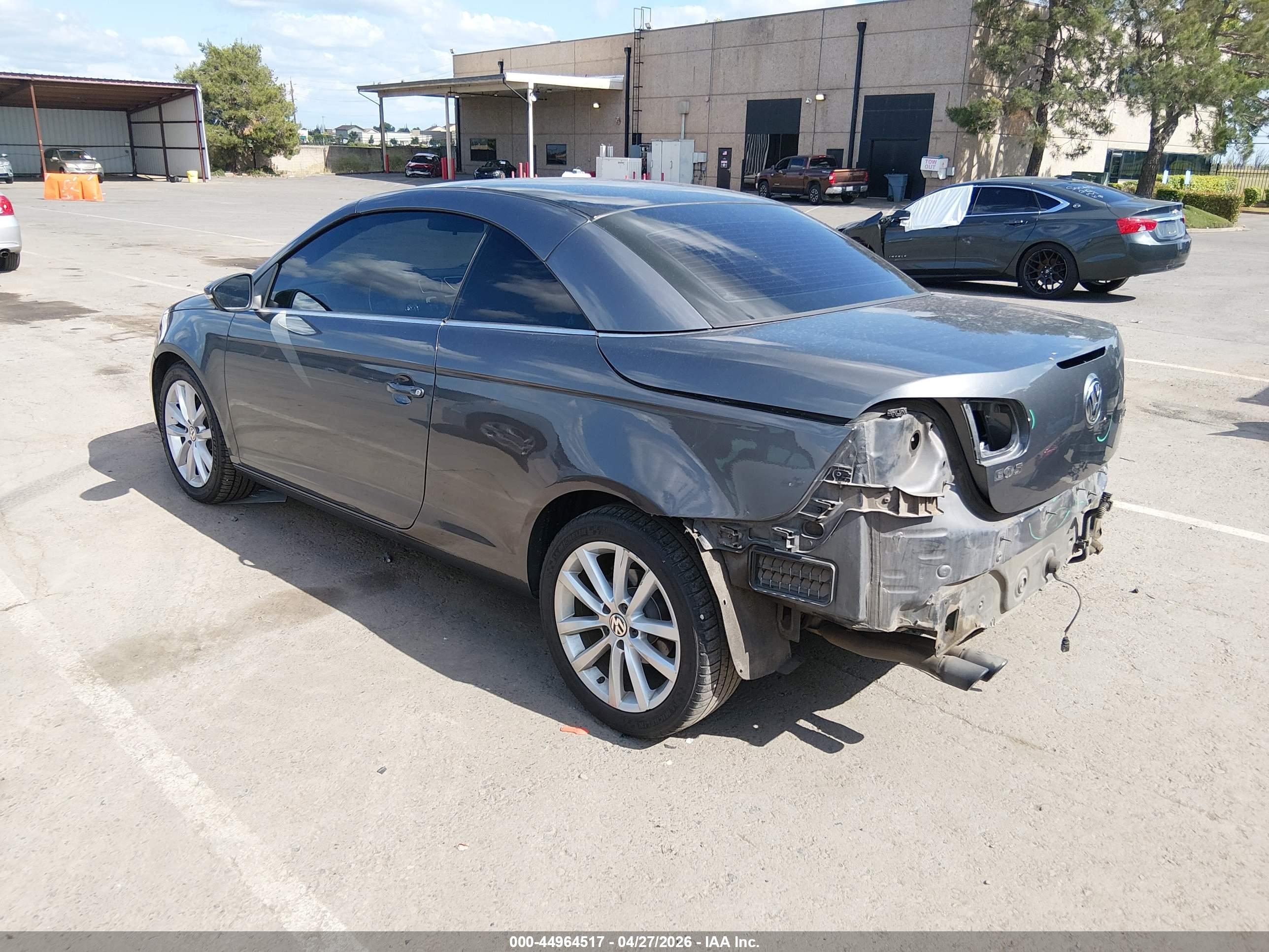 VOLKSWAGEN EOS image 3
