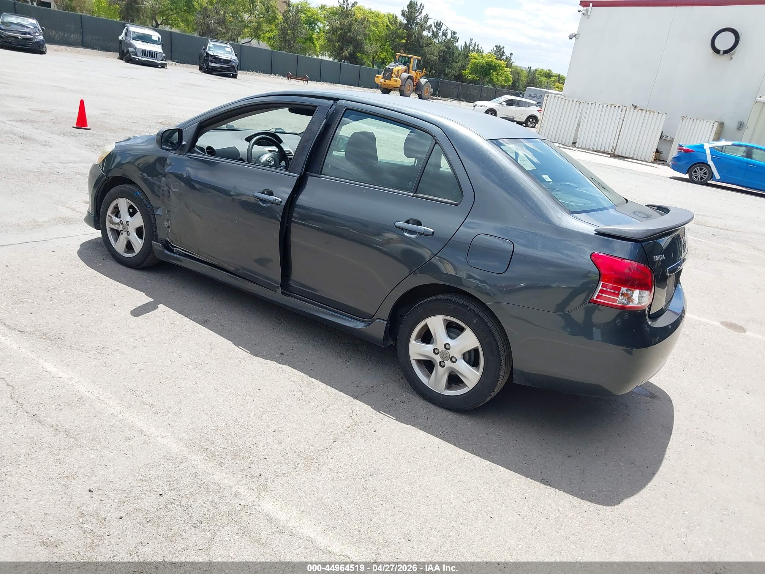 TOYOTA YARIS image 3