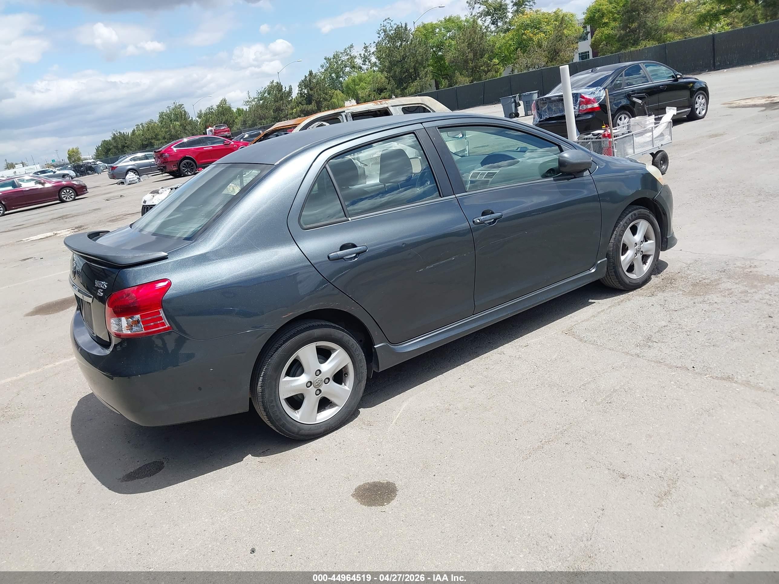 TOYOTA YARIS image 4