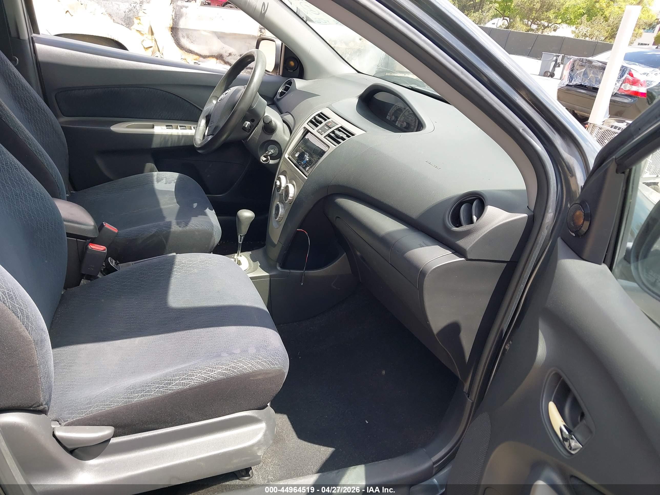 TOYOTA YARIS image 5