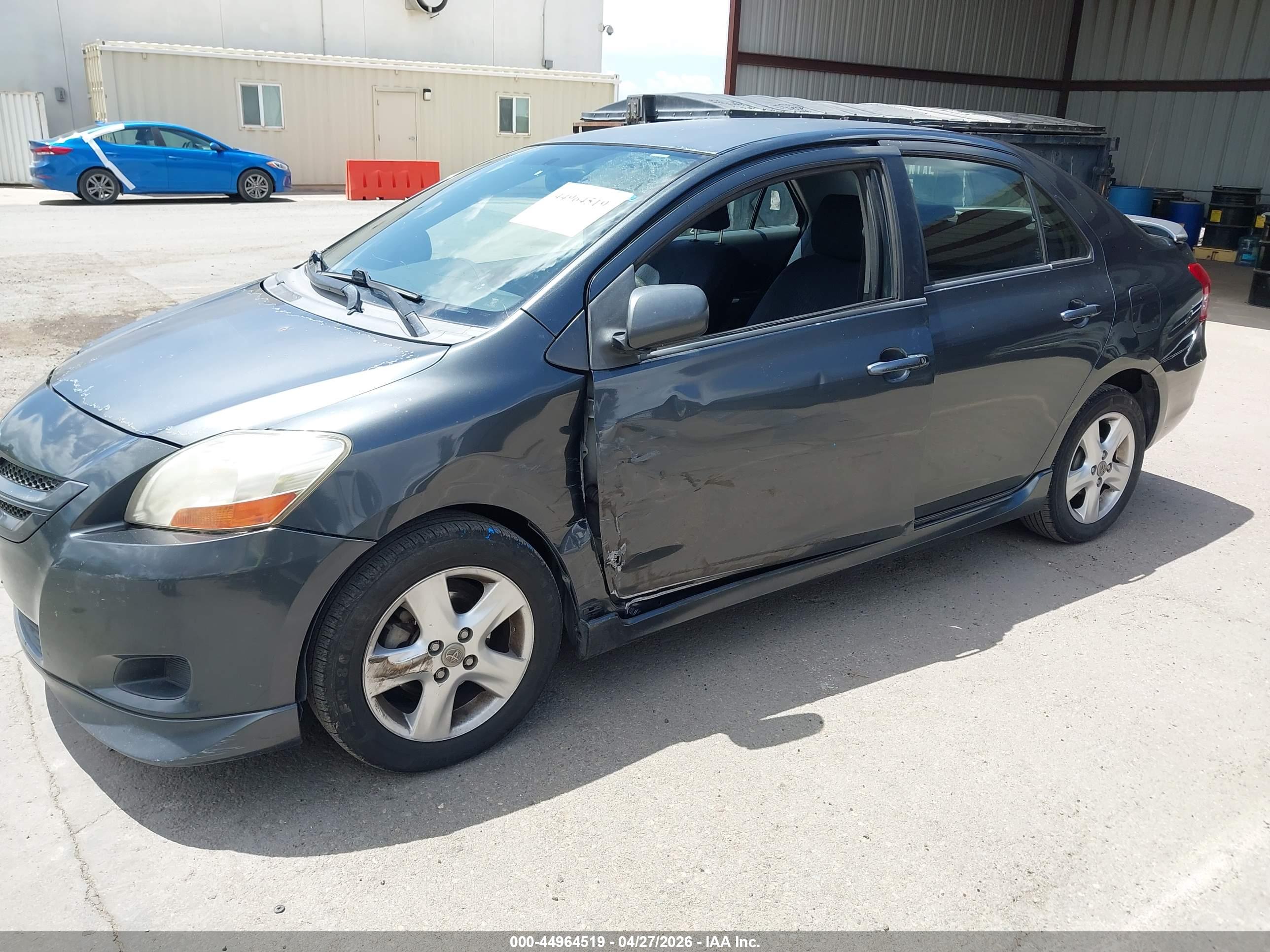 TOYOTA YARIS image 6