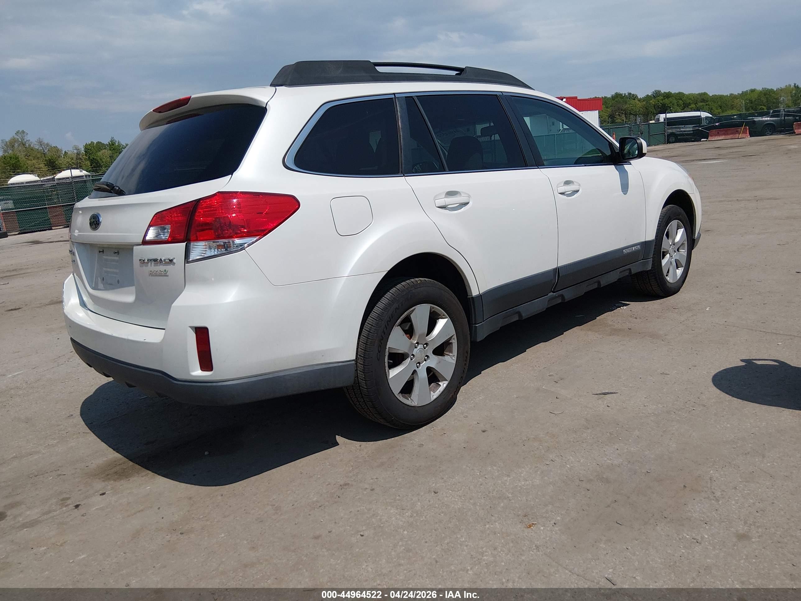 SUBARU OUTBACK image 4