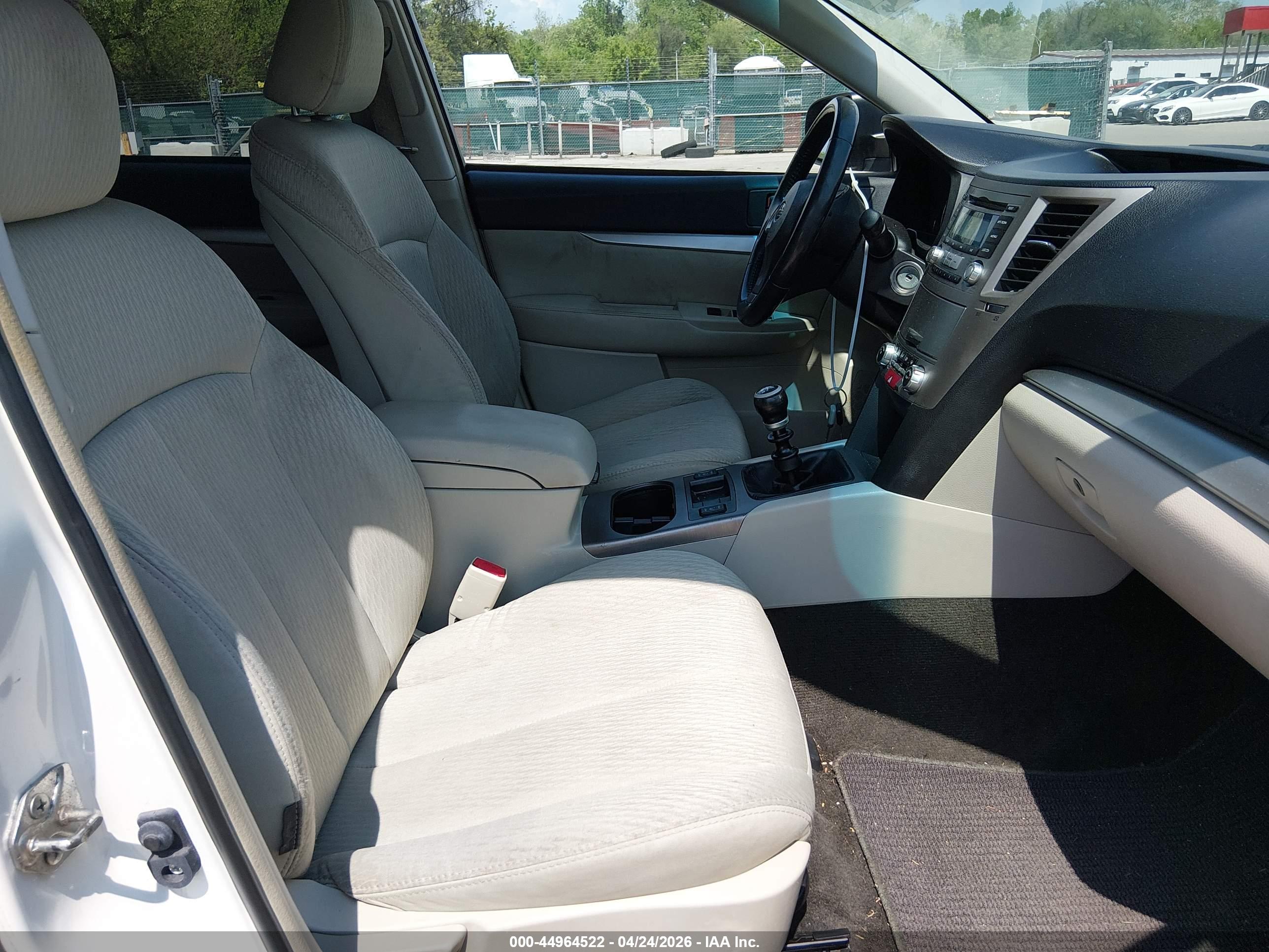 SUBARU OUTBACK image 5