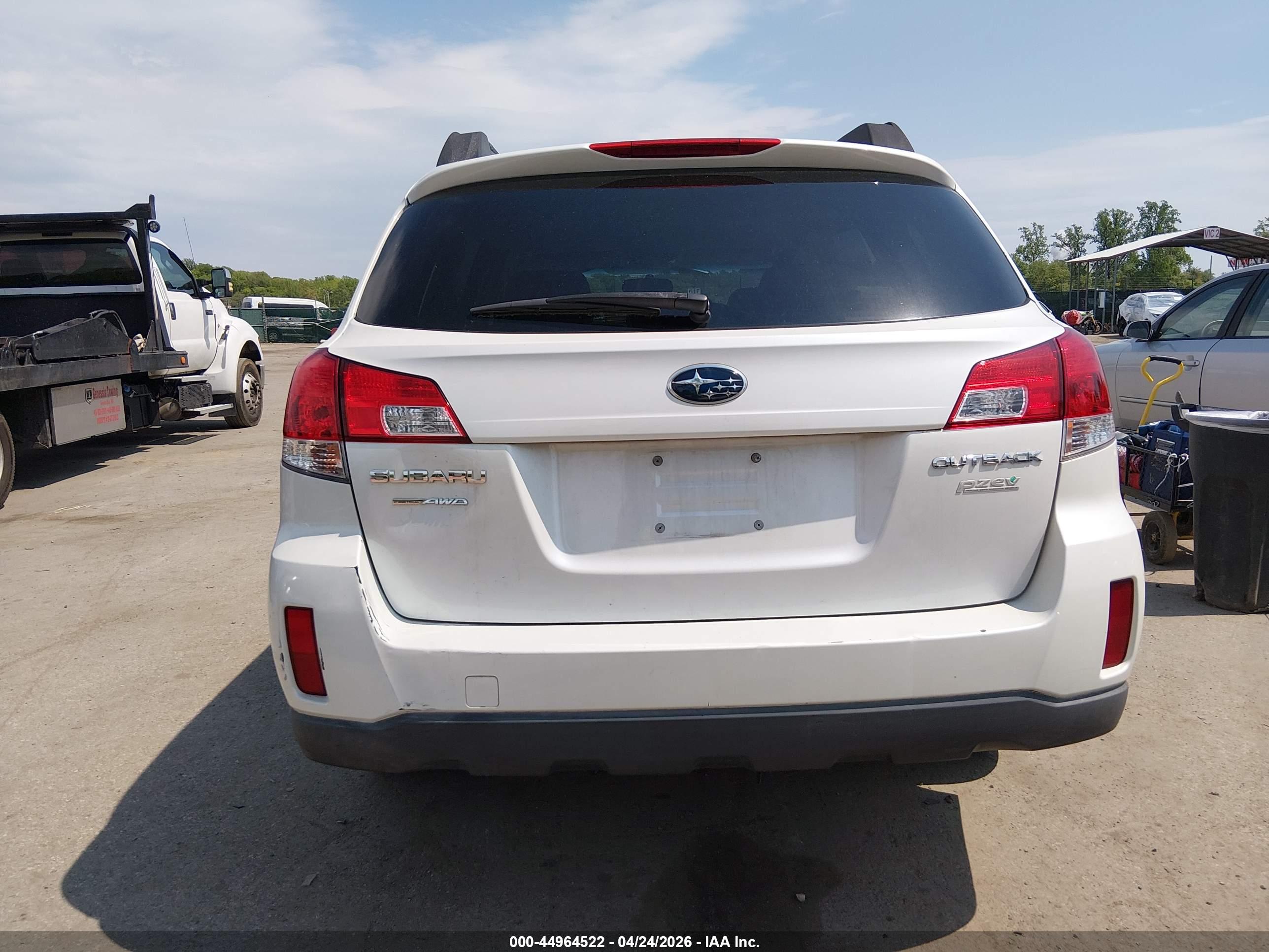 SUBARU OUTBACK image 6