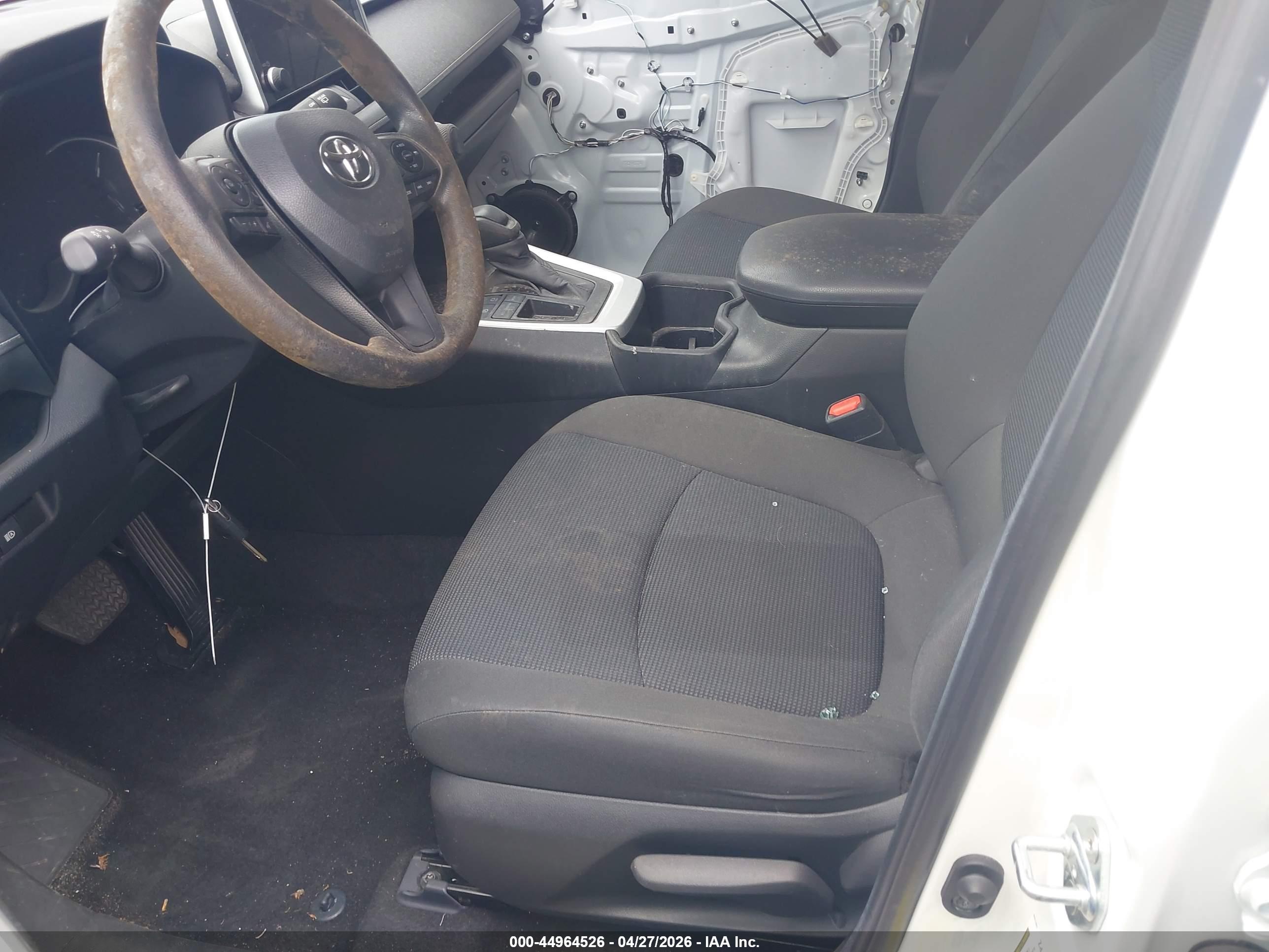 TOYOTA RAV4 image 5