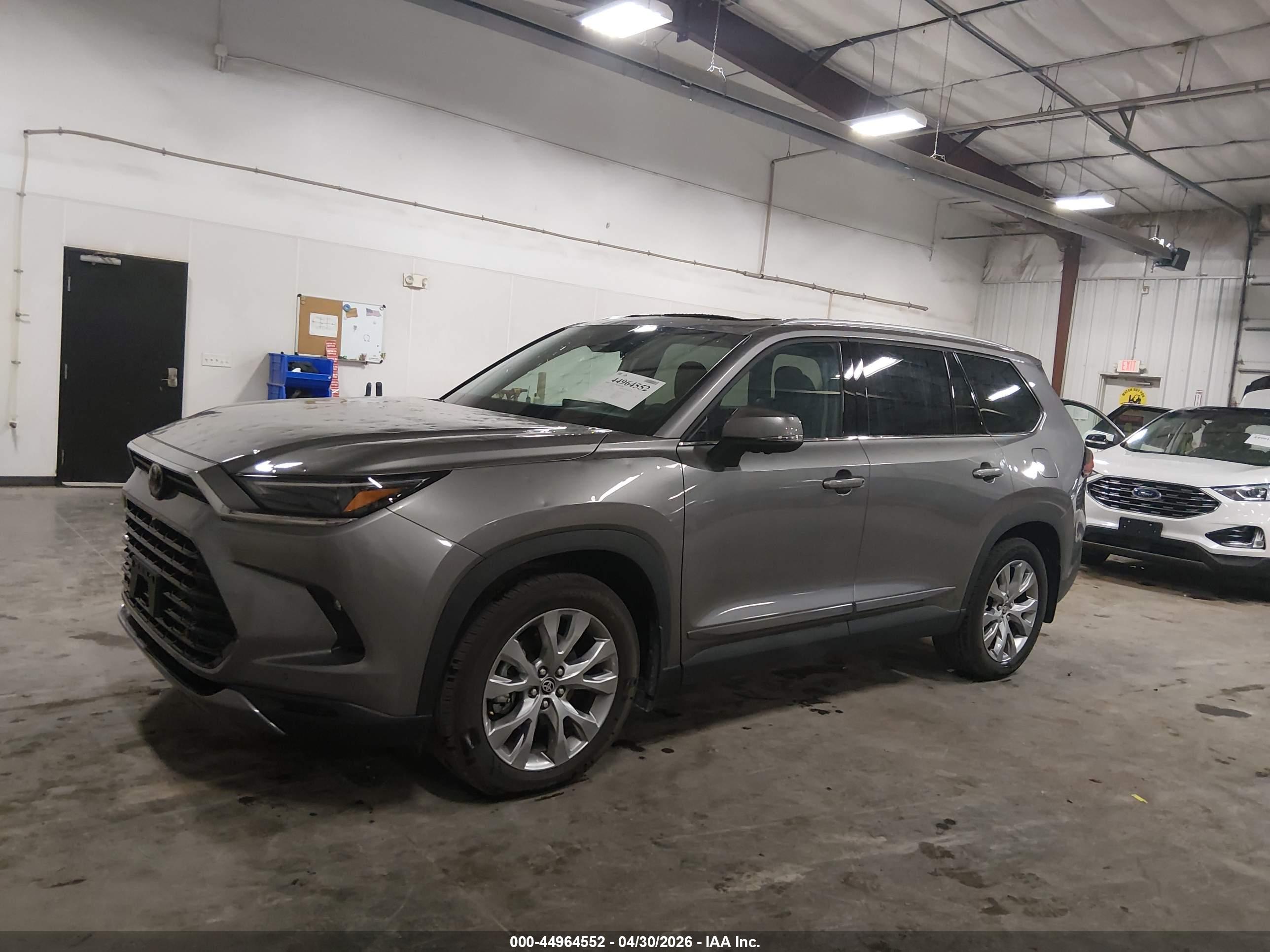 TOYOTA GRAND image 2