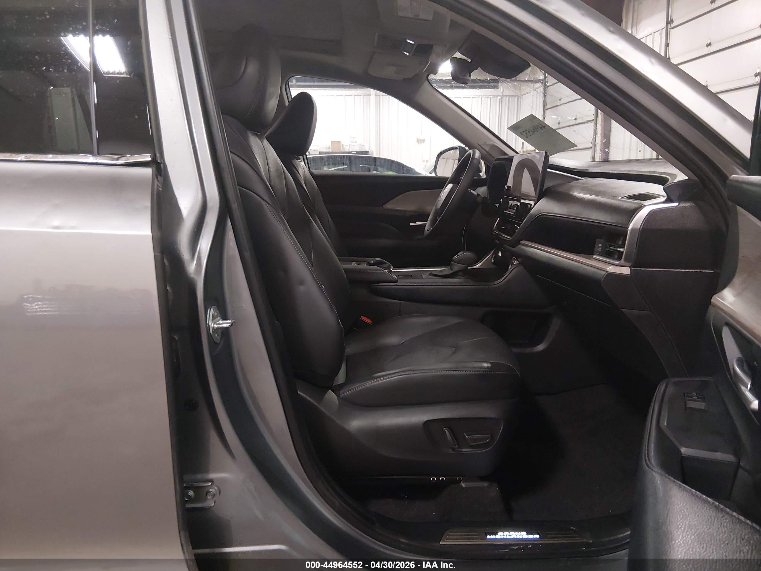 TOYOTA GRAND image 5