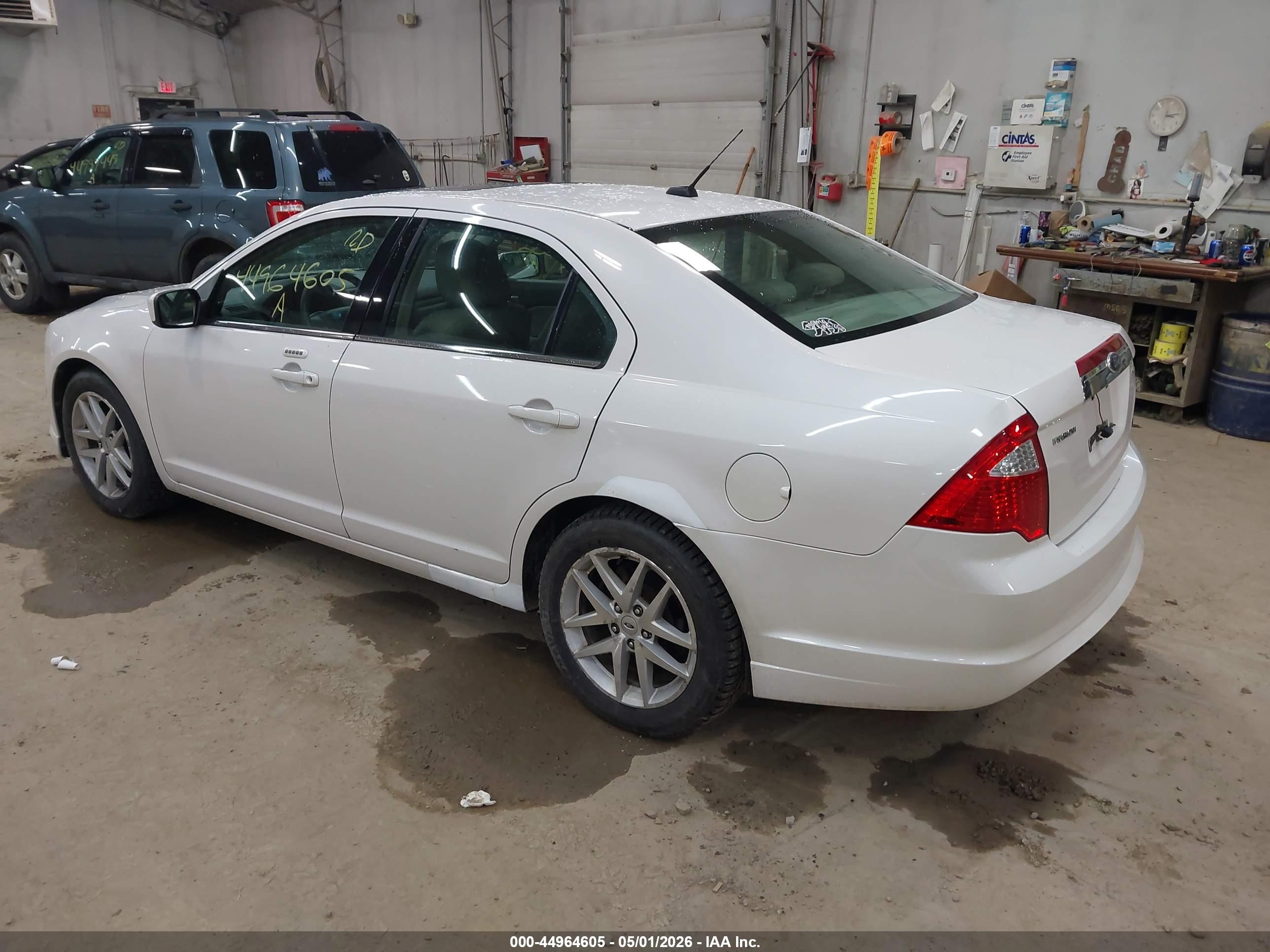 FORD FUSION image 3