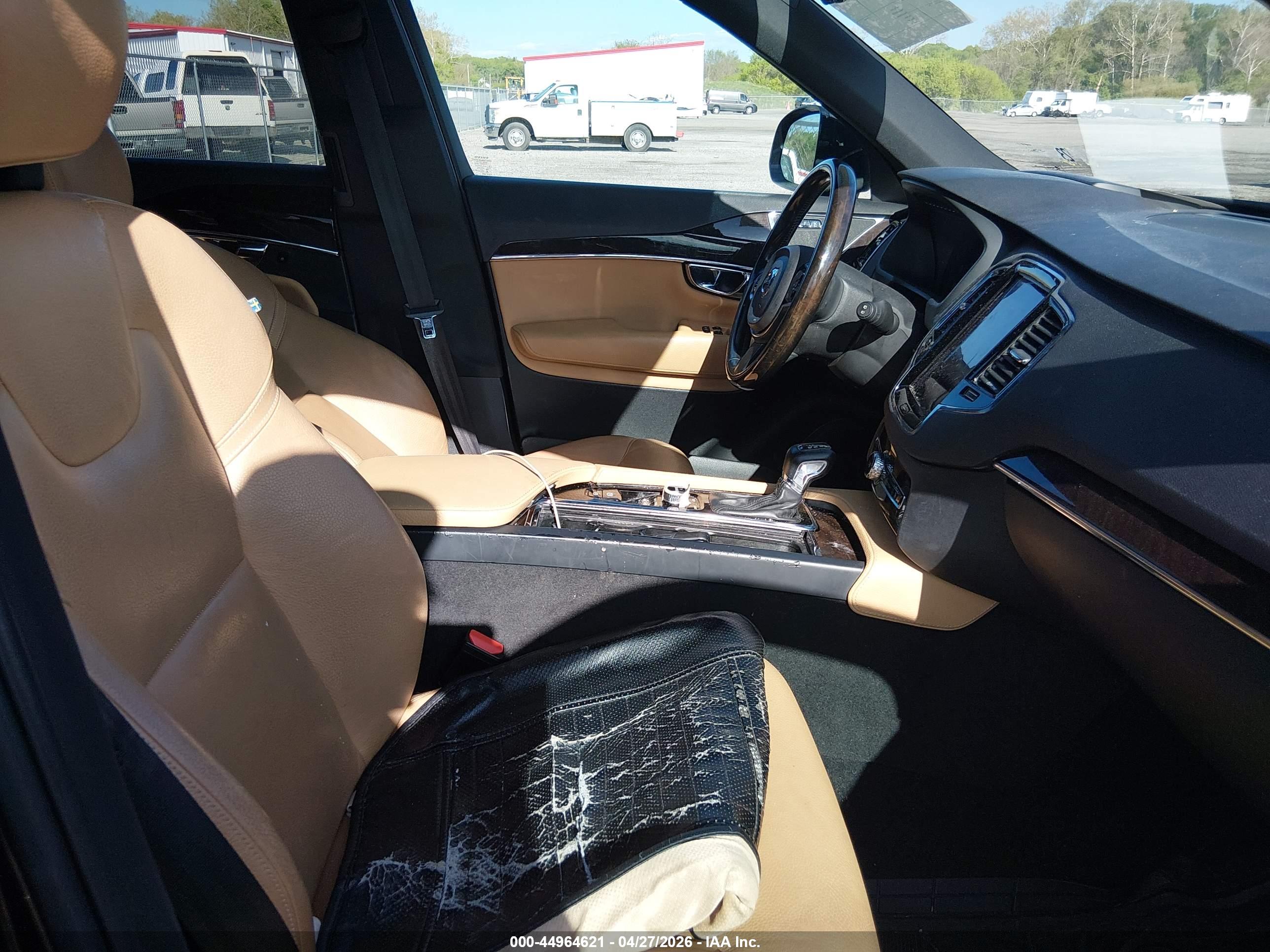 VOLVO XC90 image 5