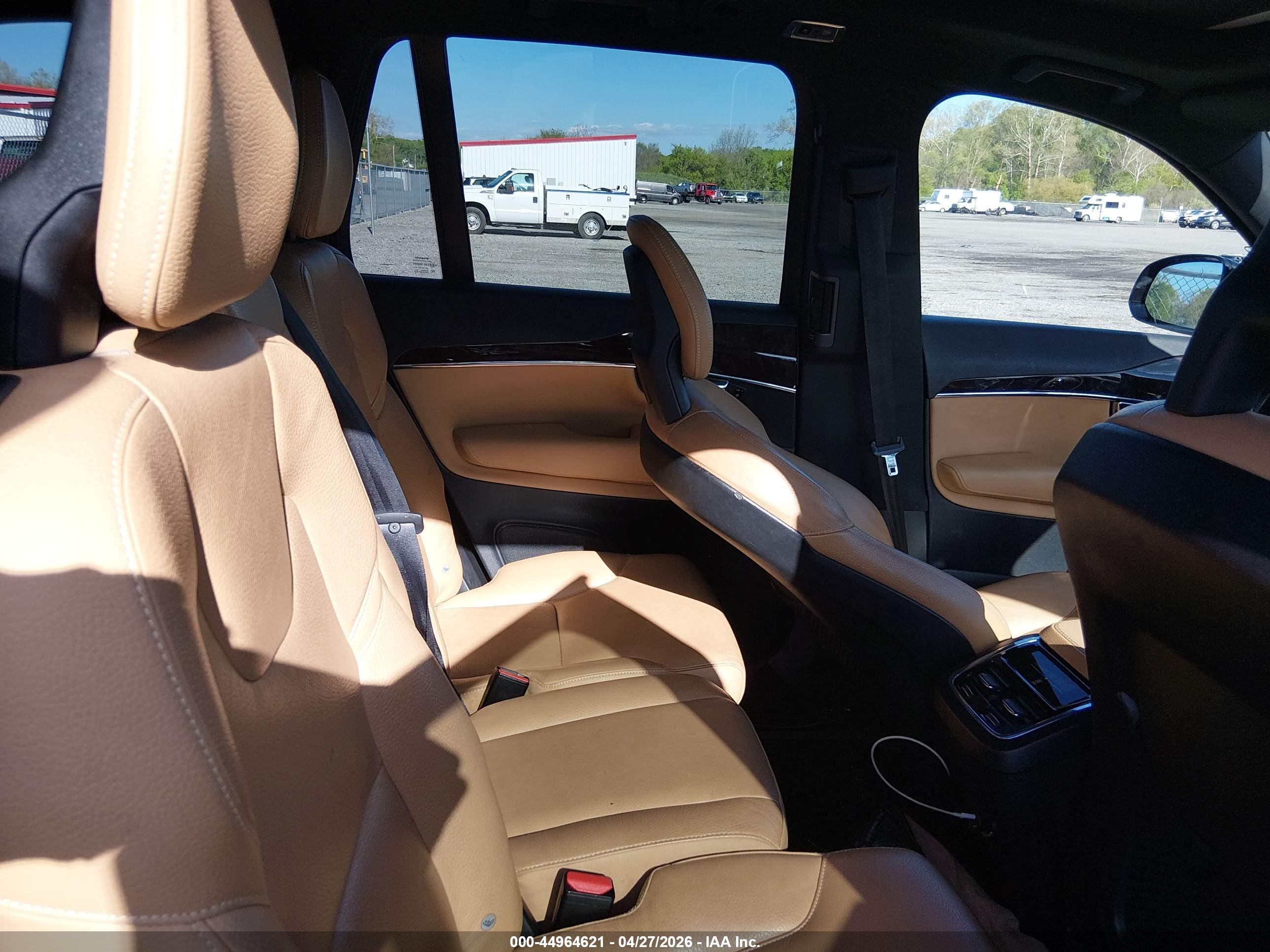 VOLVO XC90 image 8