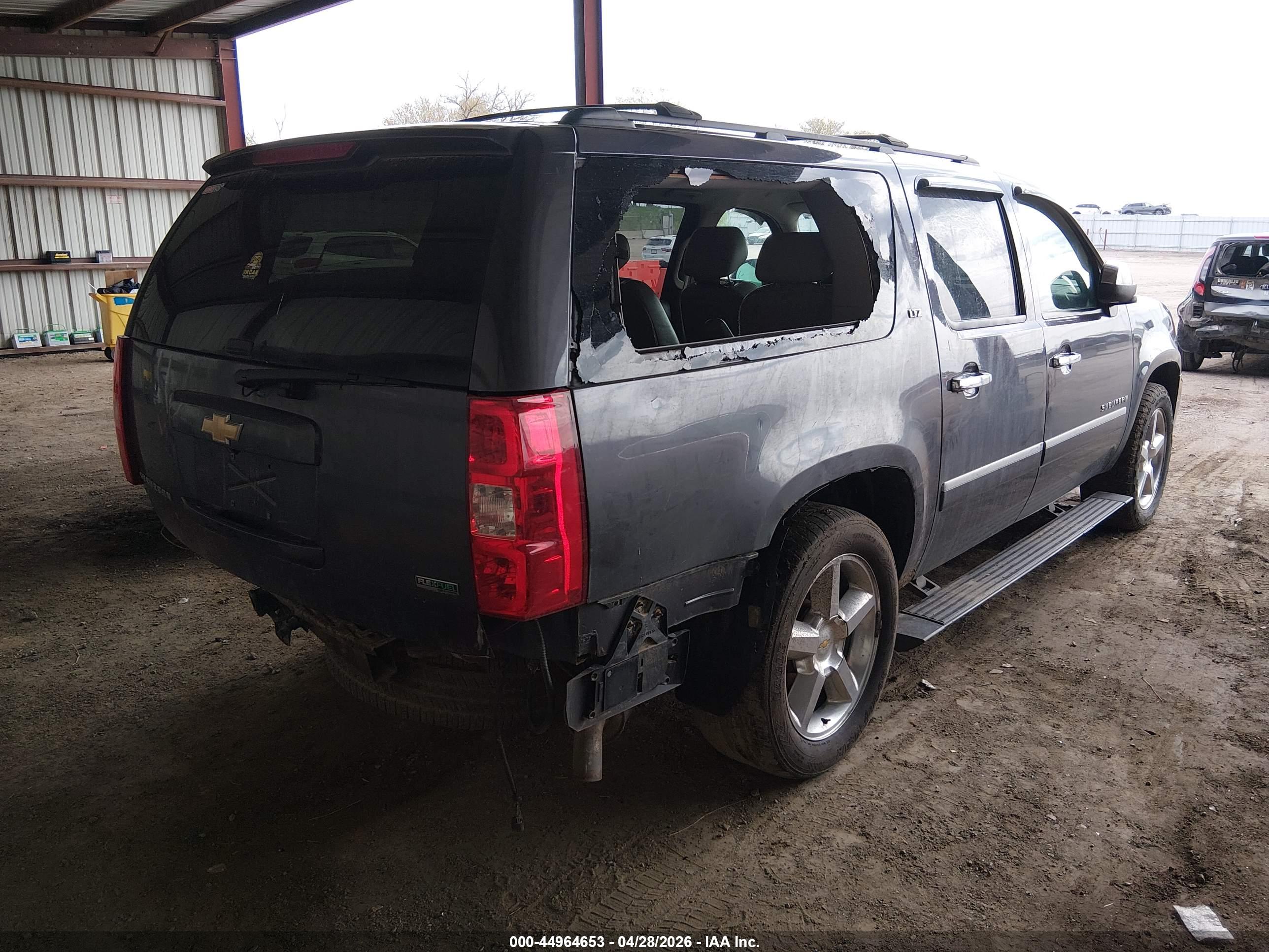 CHEVROLET SUBURBAN image 4