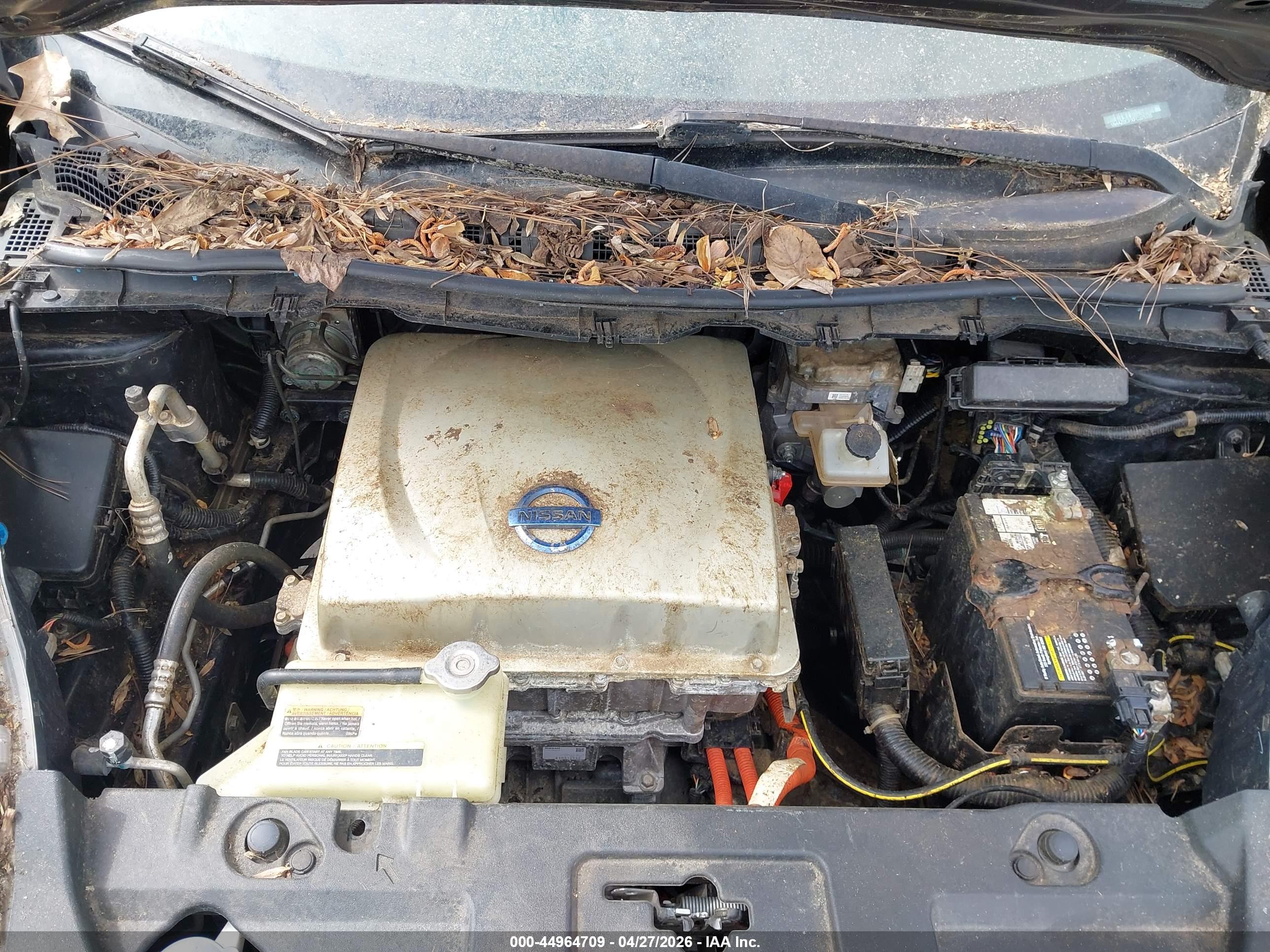 NISSAN LEAF image 10