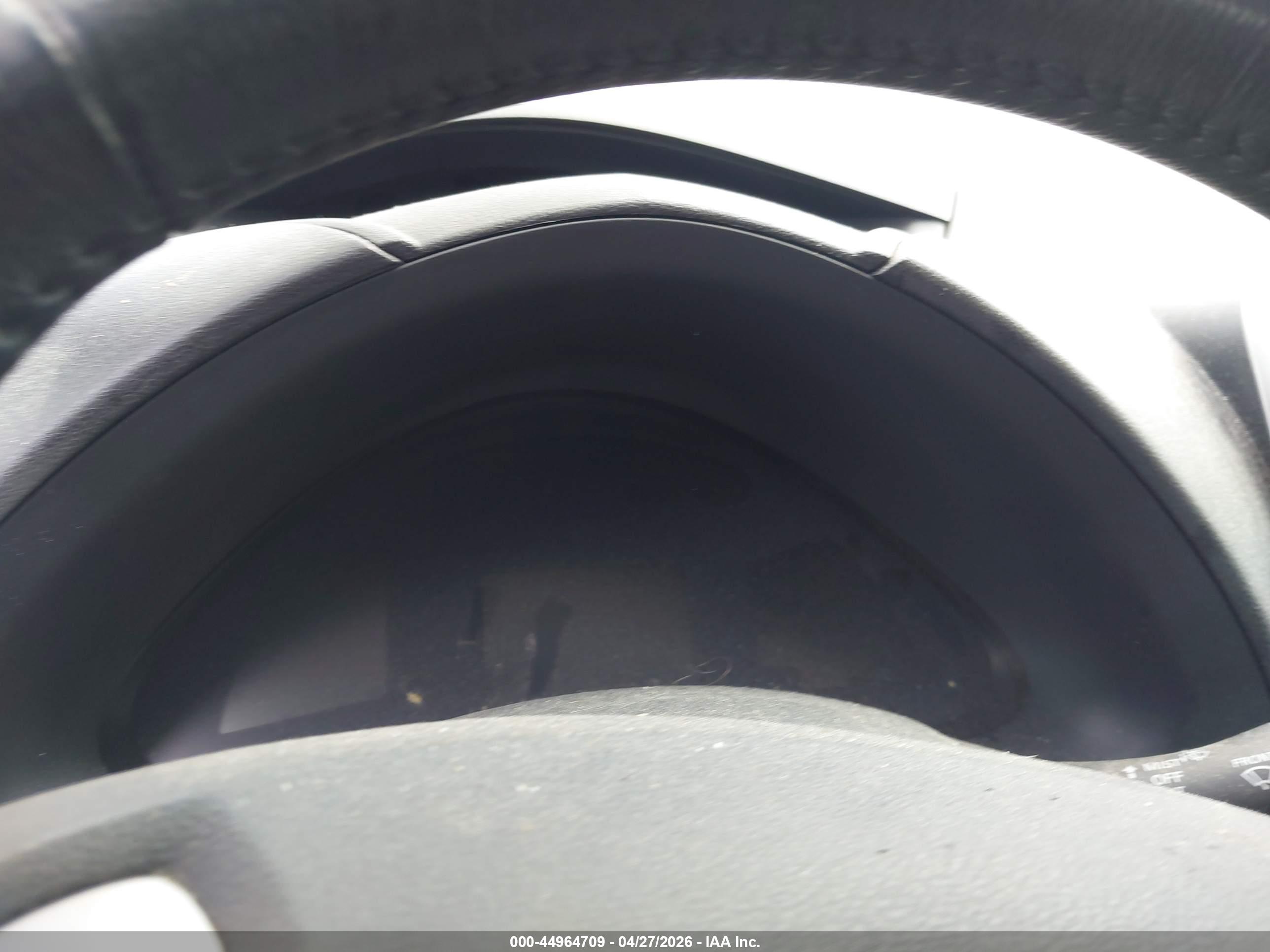 NISSAN LEAF image 7