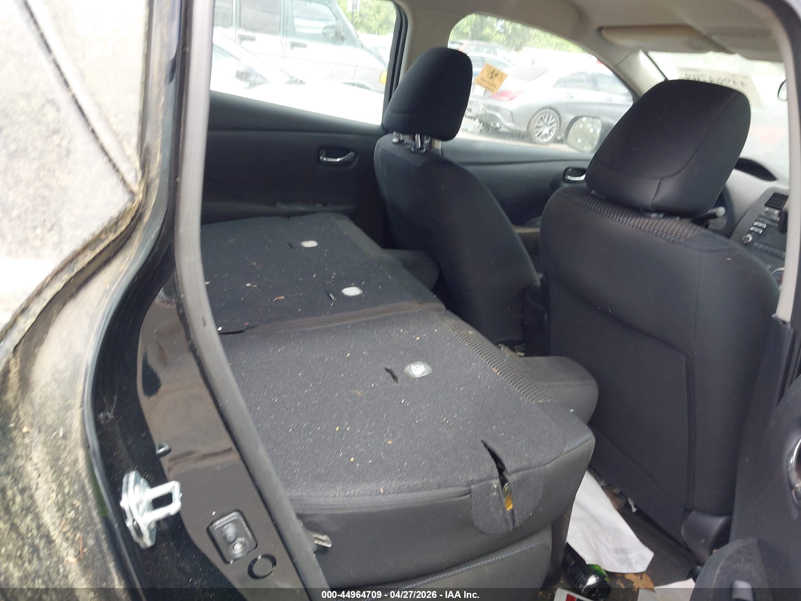 NISSAN LEAF image 8