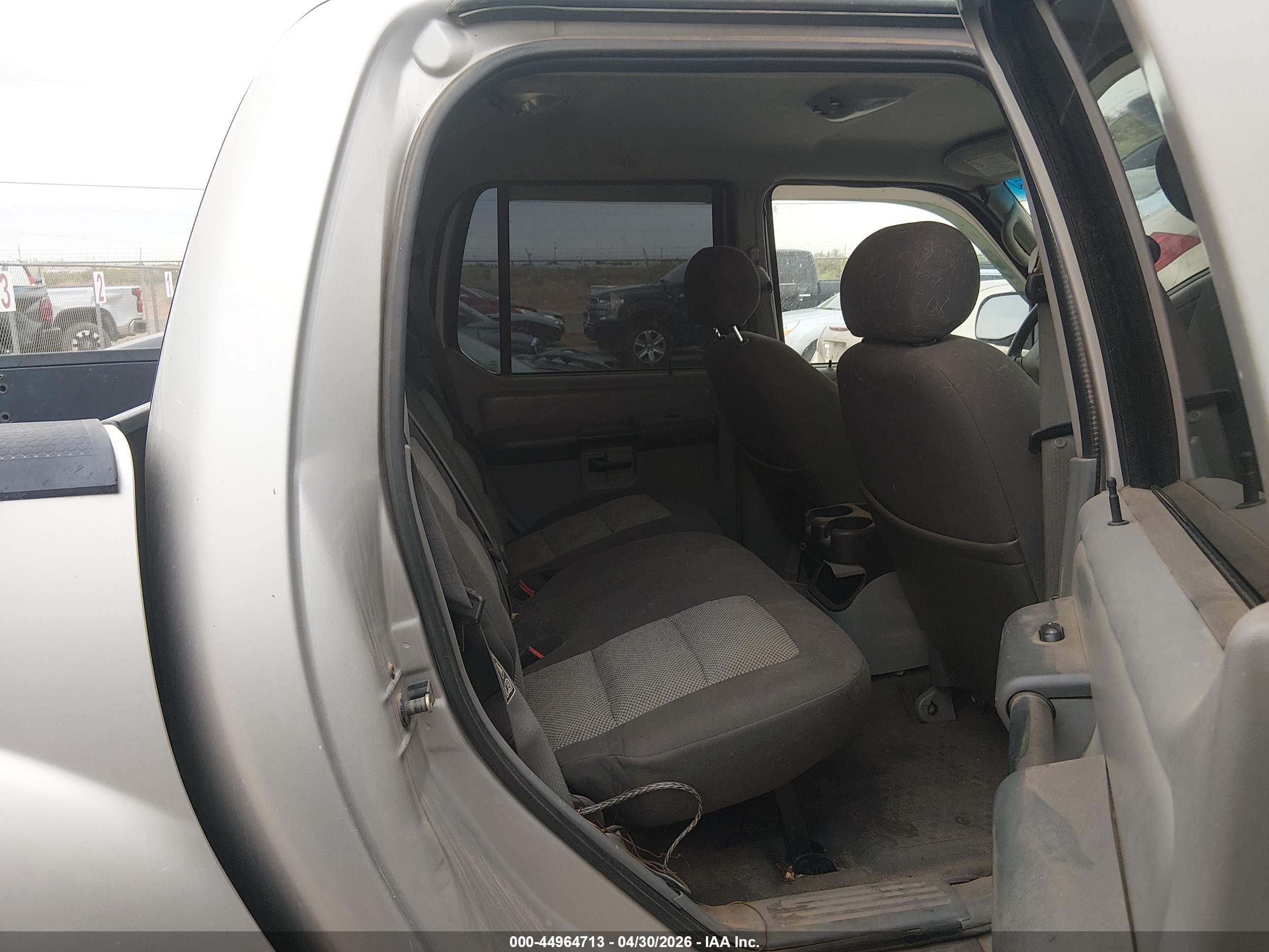 FORD EXPLORER image 8
