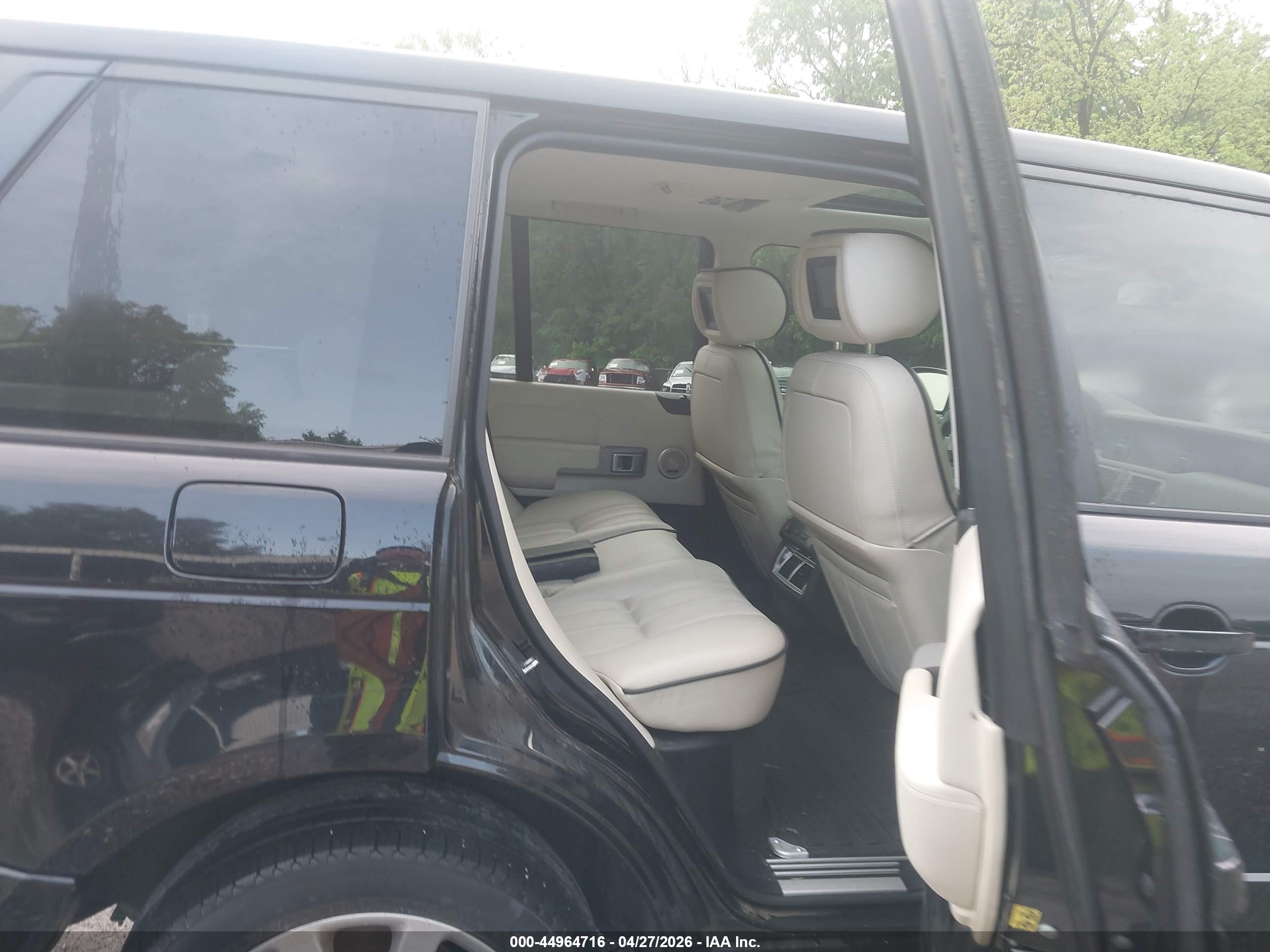 LAND ROVER image 8