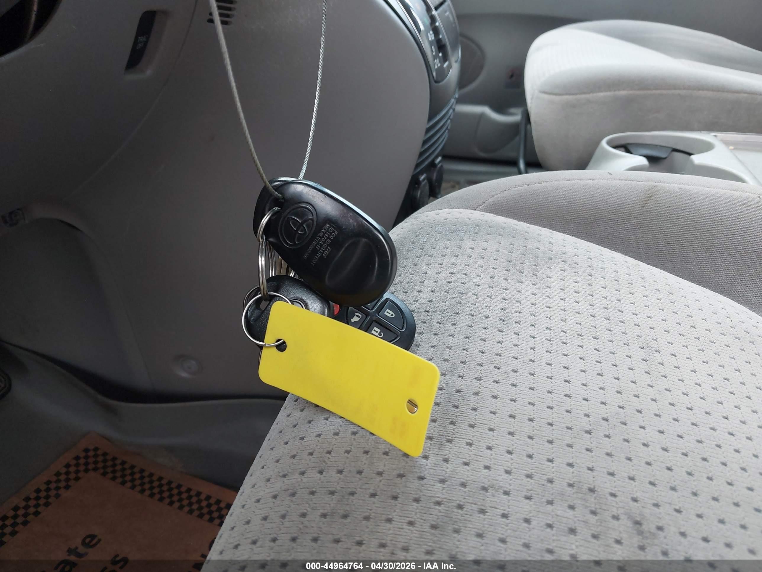 TOYOTA SIENNA image 11