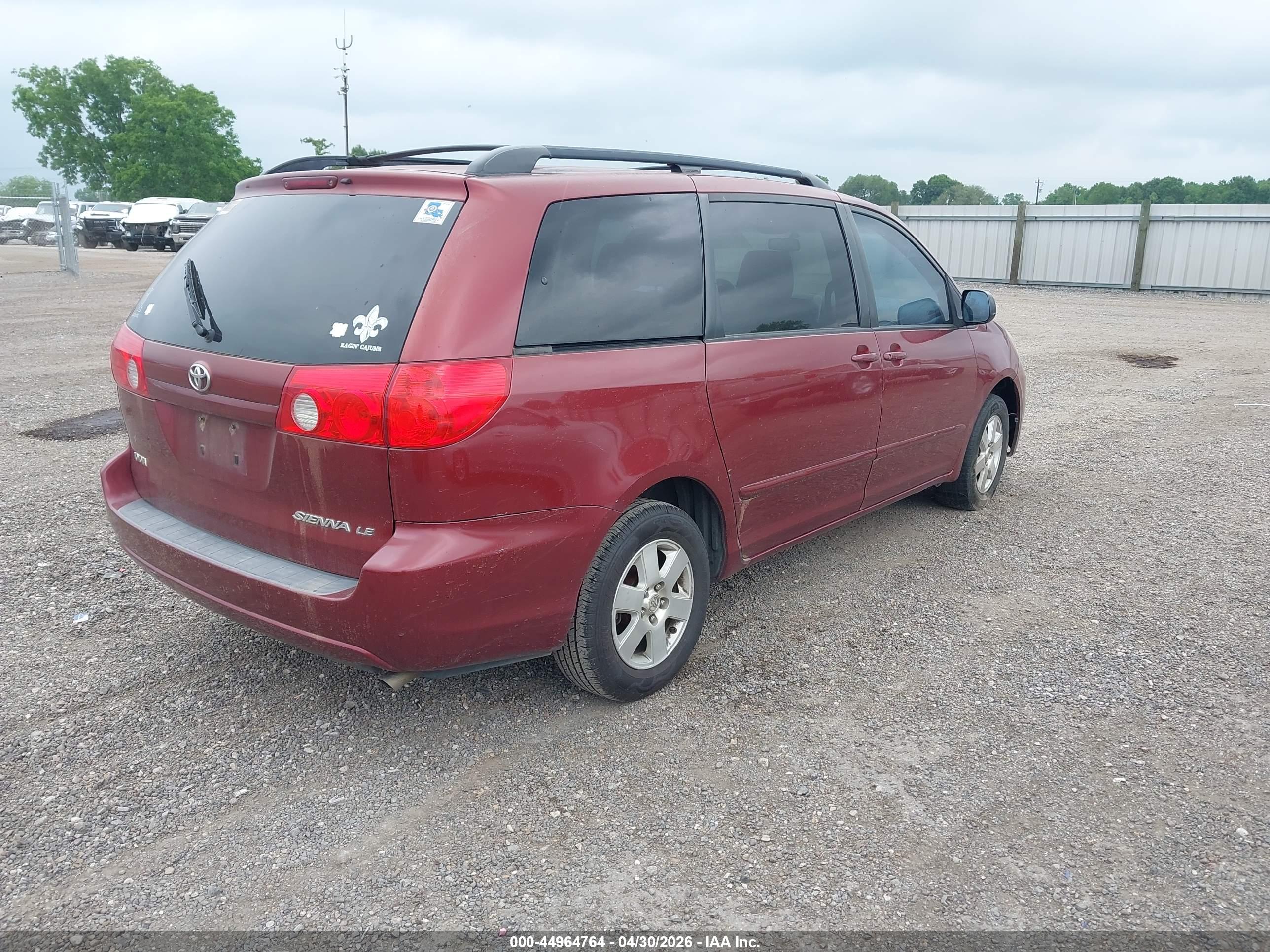TOYOTA SIENNA image 4