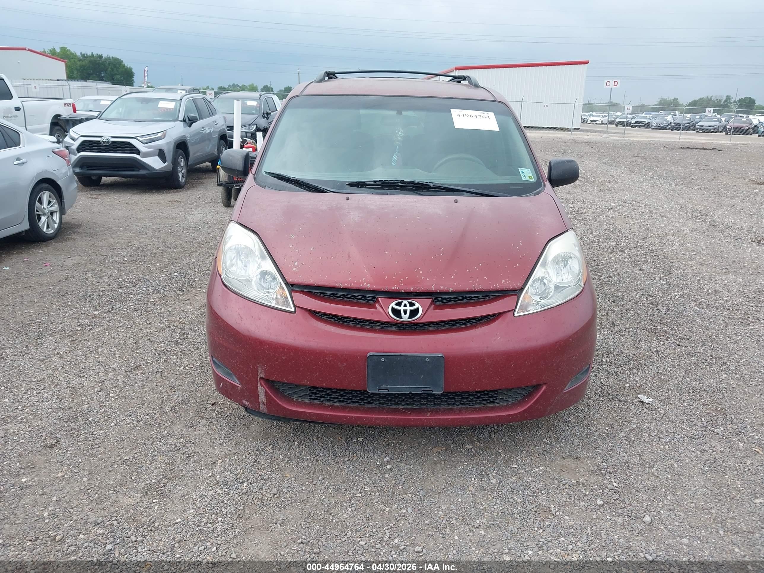 TOYOTA SIENNA image 6