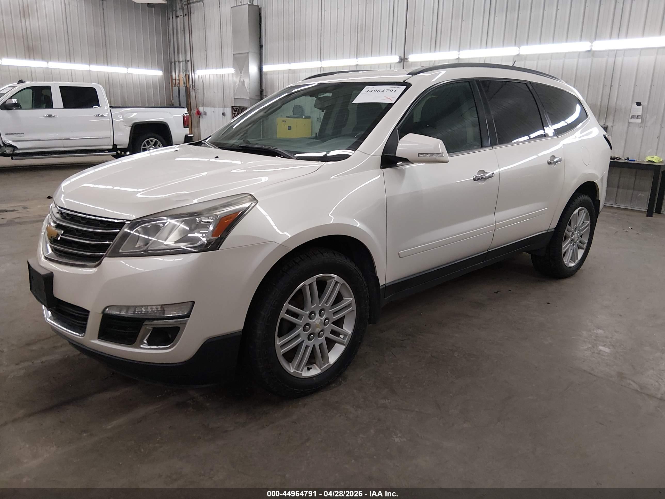 CHEVROLET TRAVERSE image 2