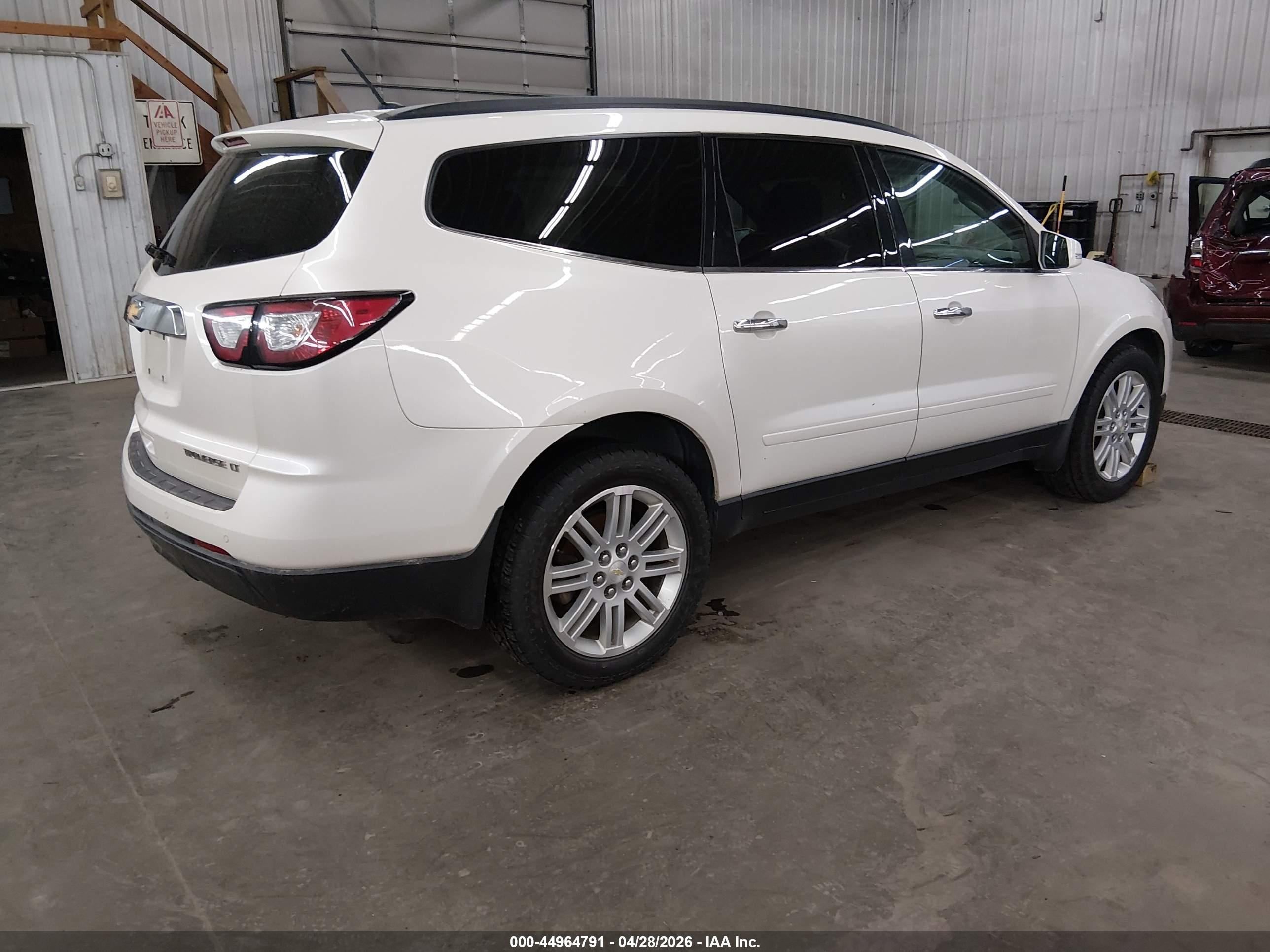 CHEVROLET TRAVERSE image 4