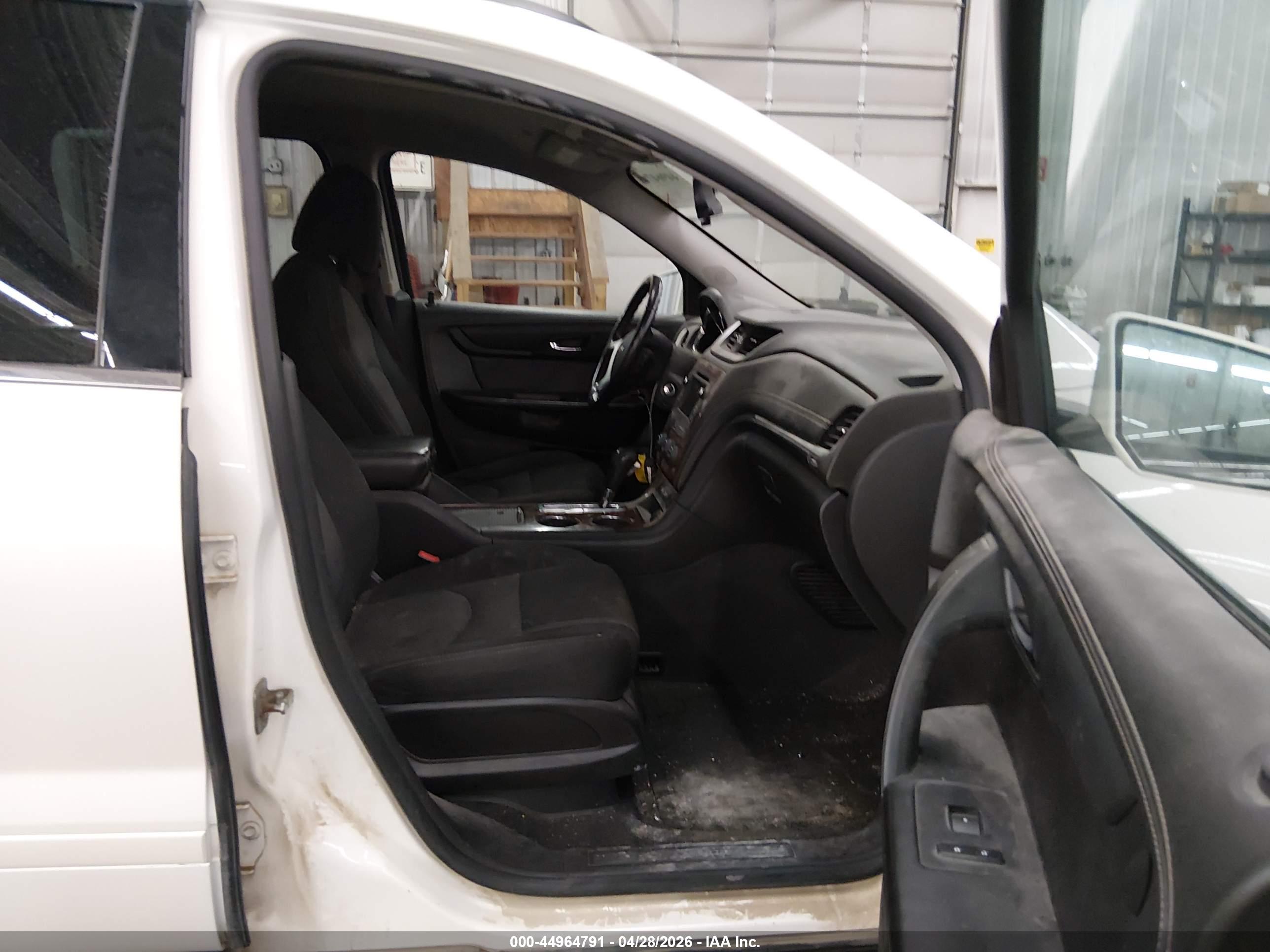 CHEVROLET TRAVERSE image 5