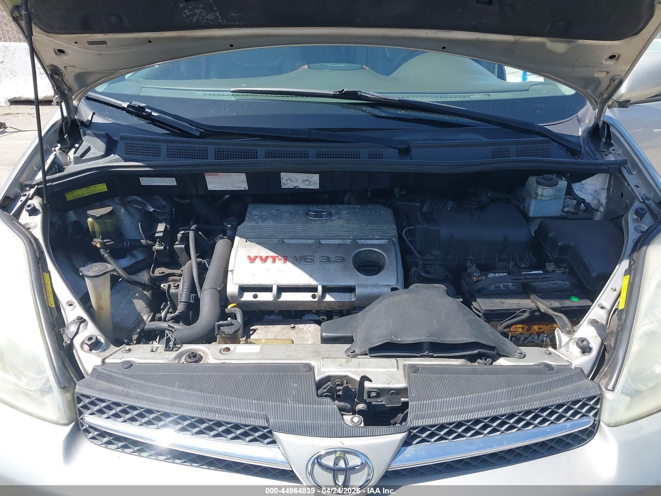 TOYOTA SIENNA image 10