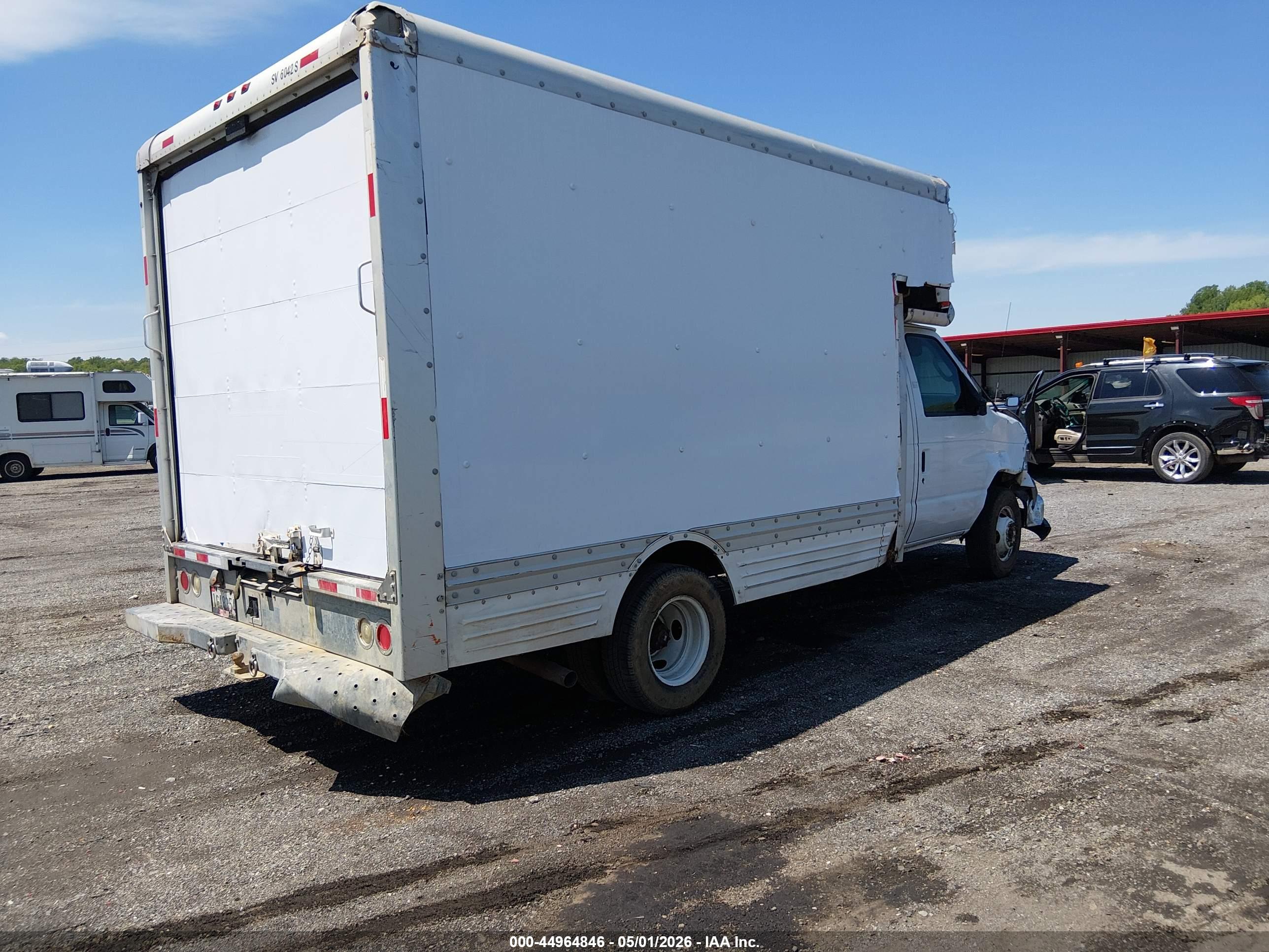 FORD E-450 image 4