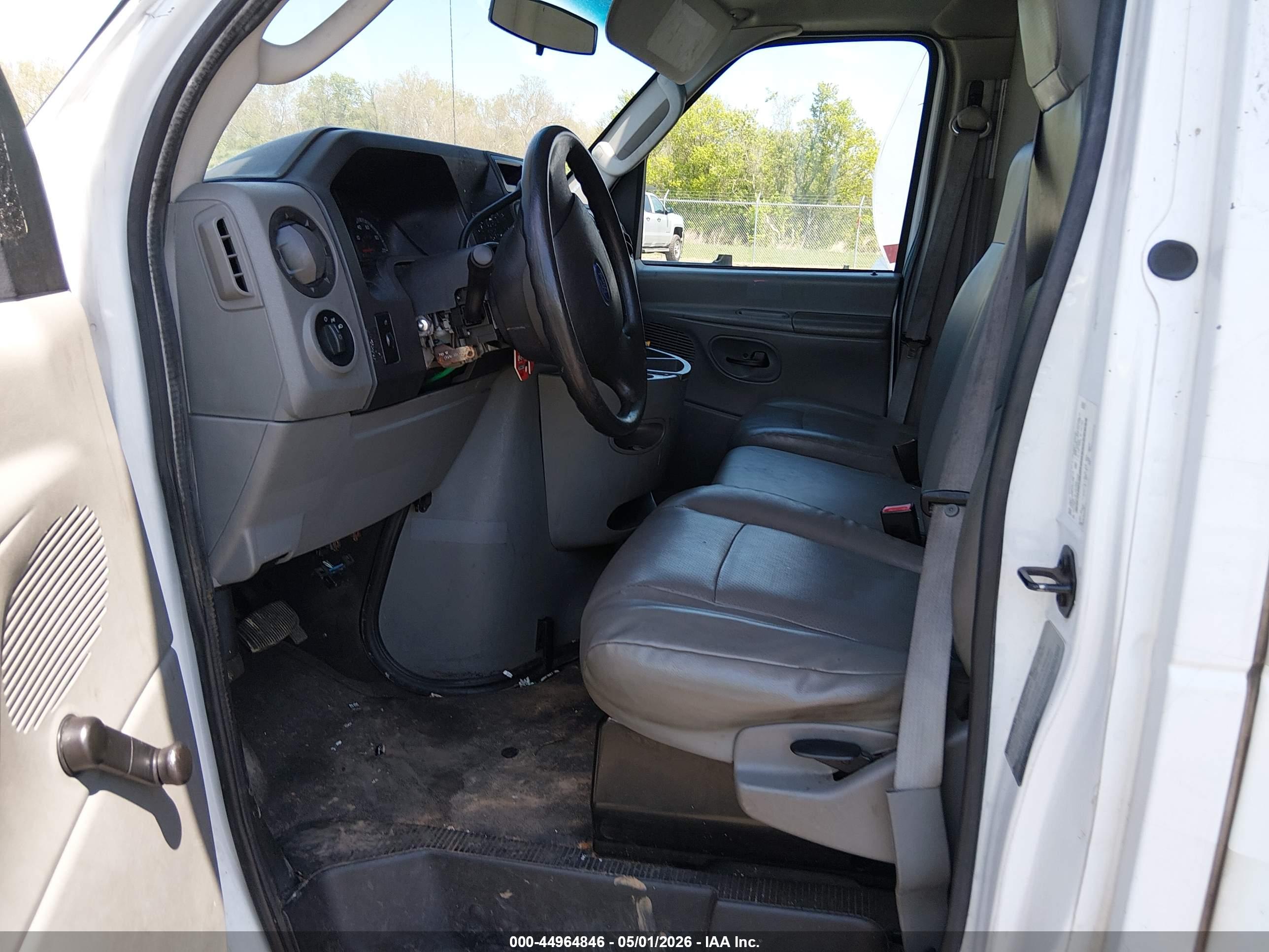 FORD E-450 image 8