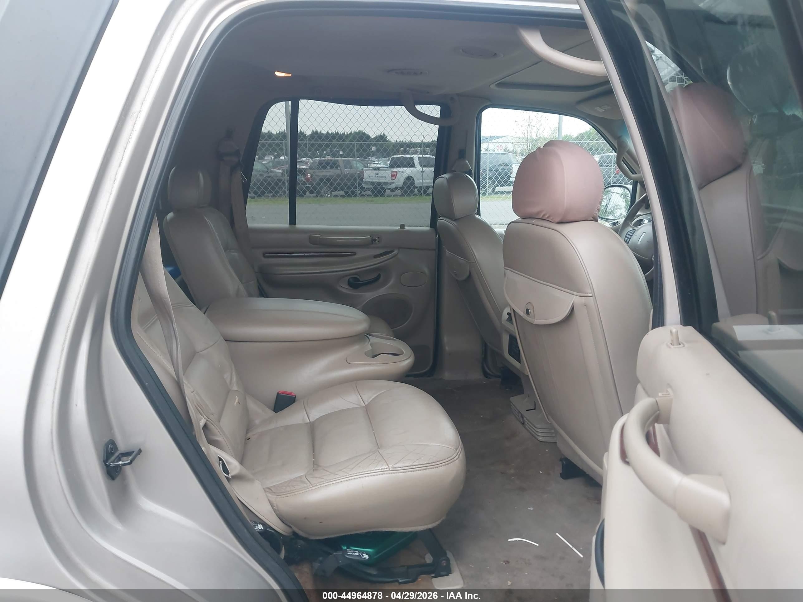 LINCOLN NAVIGATOR image 8