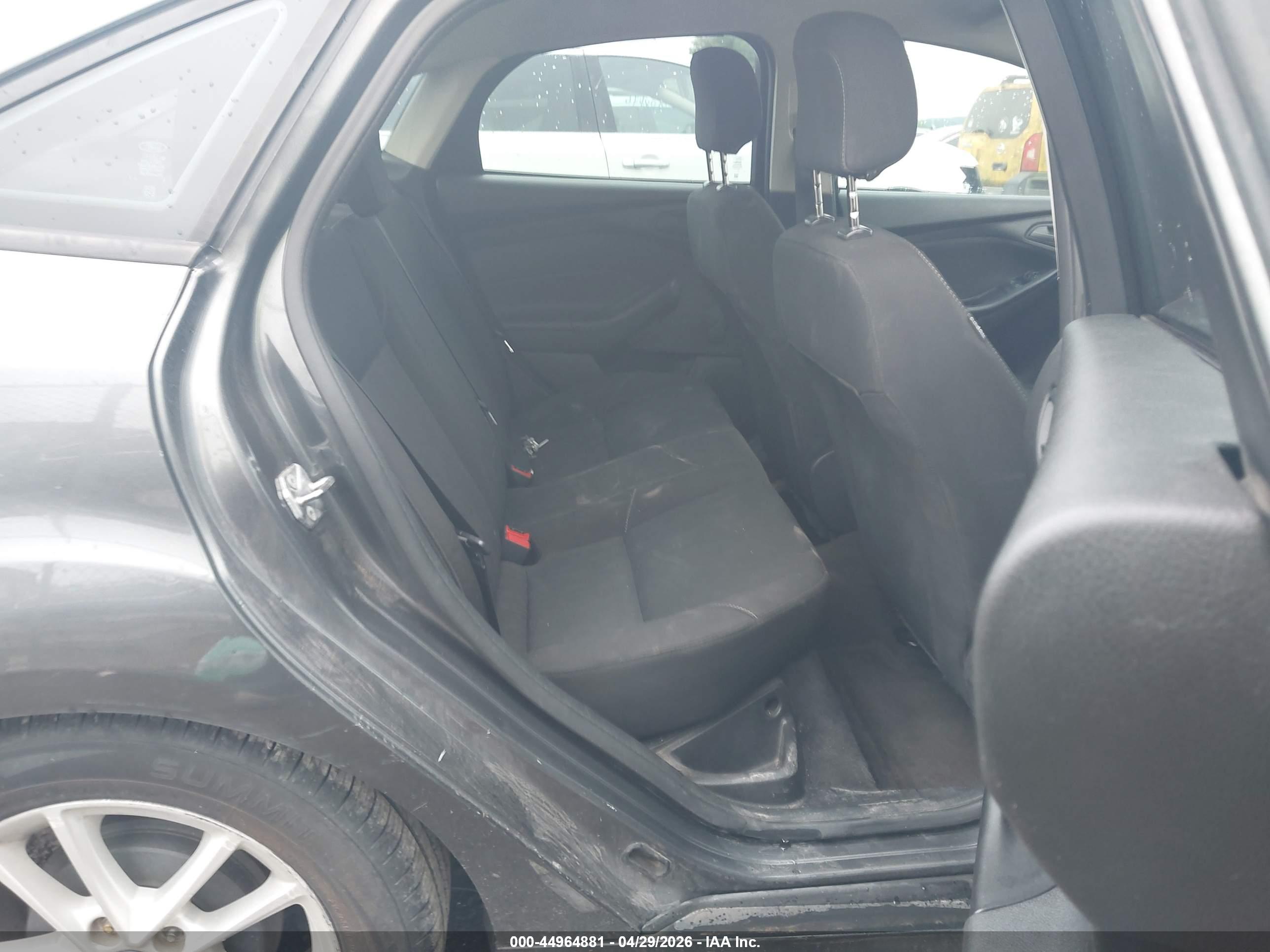 FORD FOCUS image 8