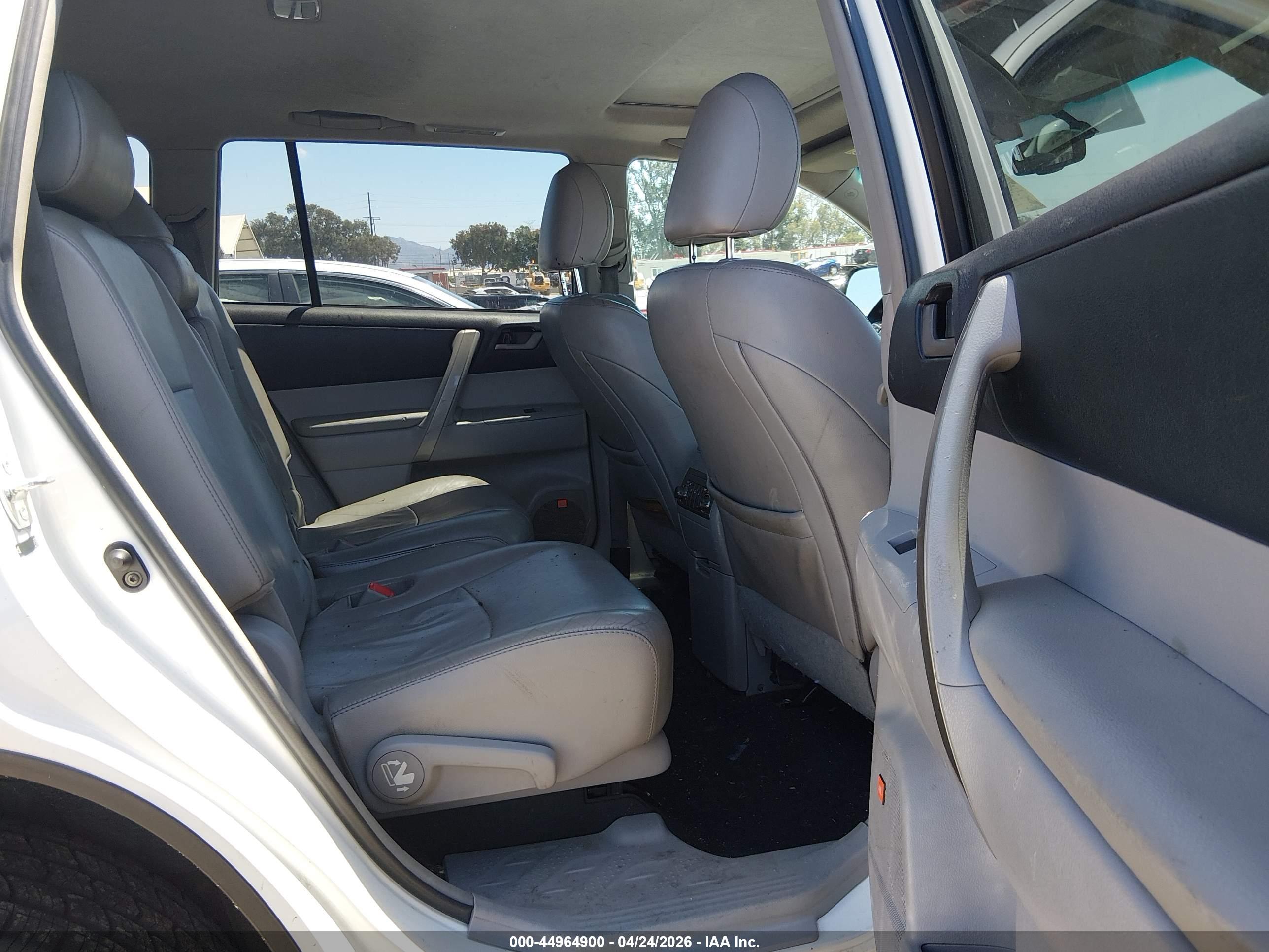 TOYOTA HIGHLANDER image 8