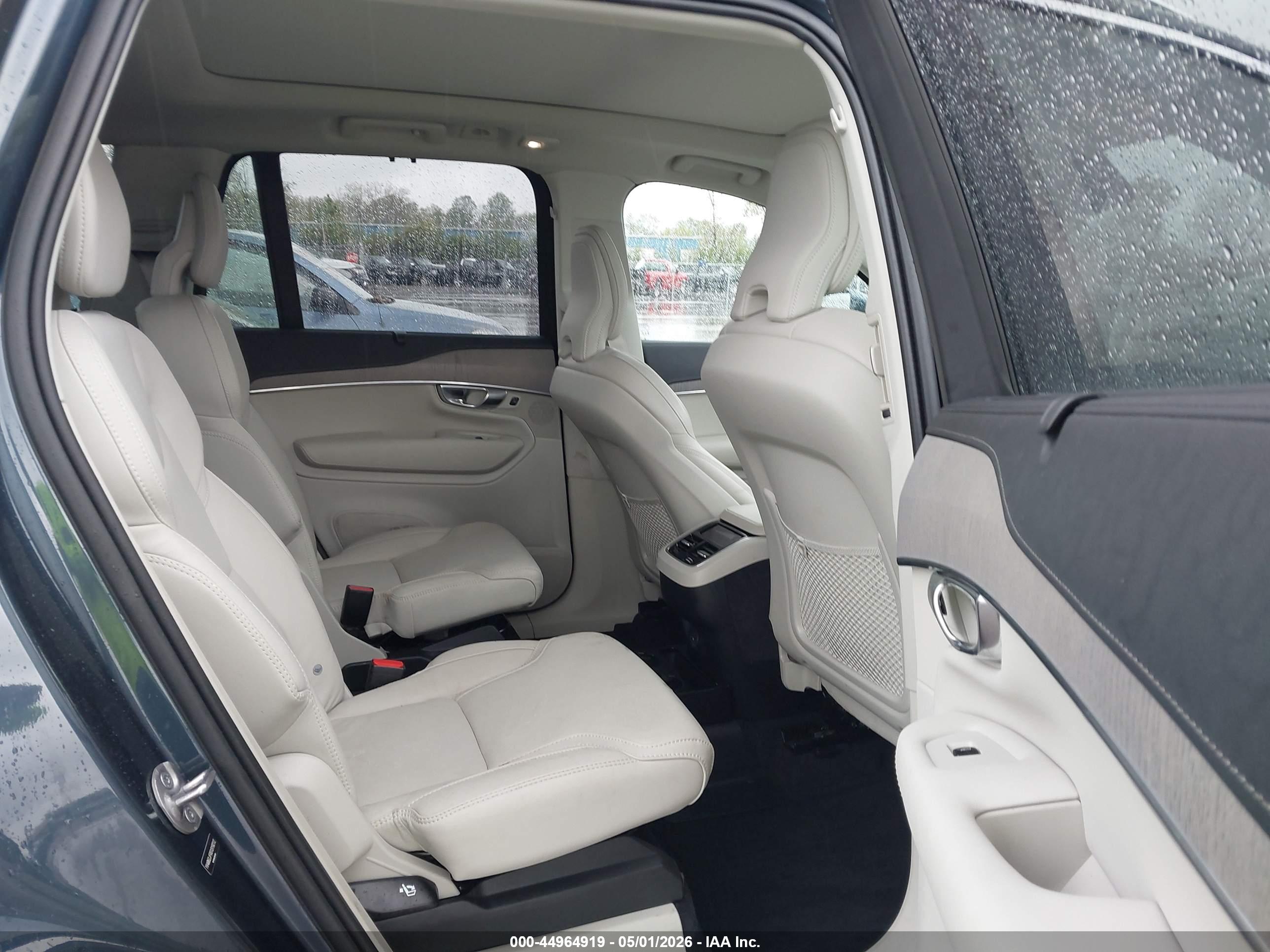 VOLVO XC90 image 8