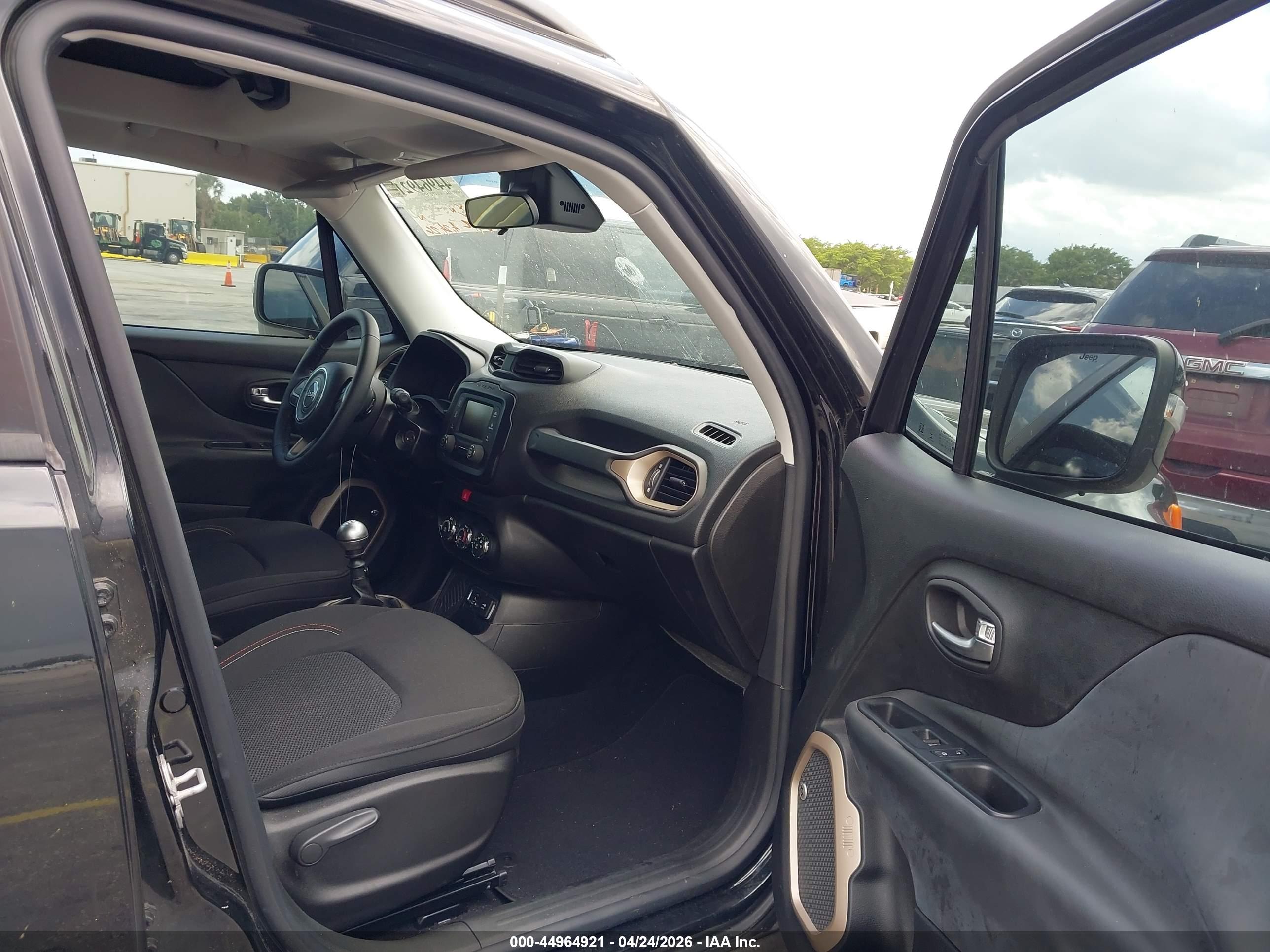 JEEP RENEGADE image 5