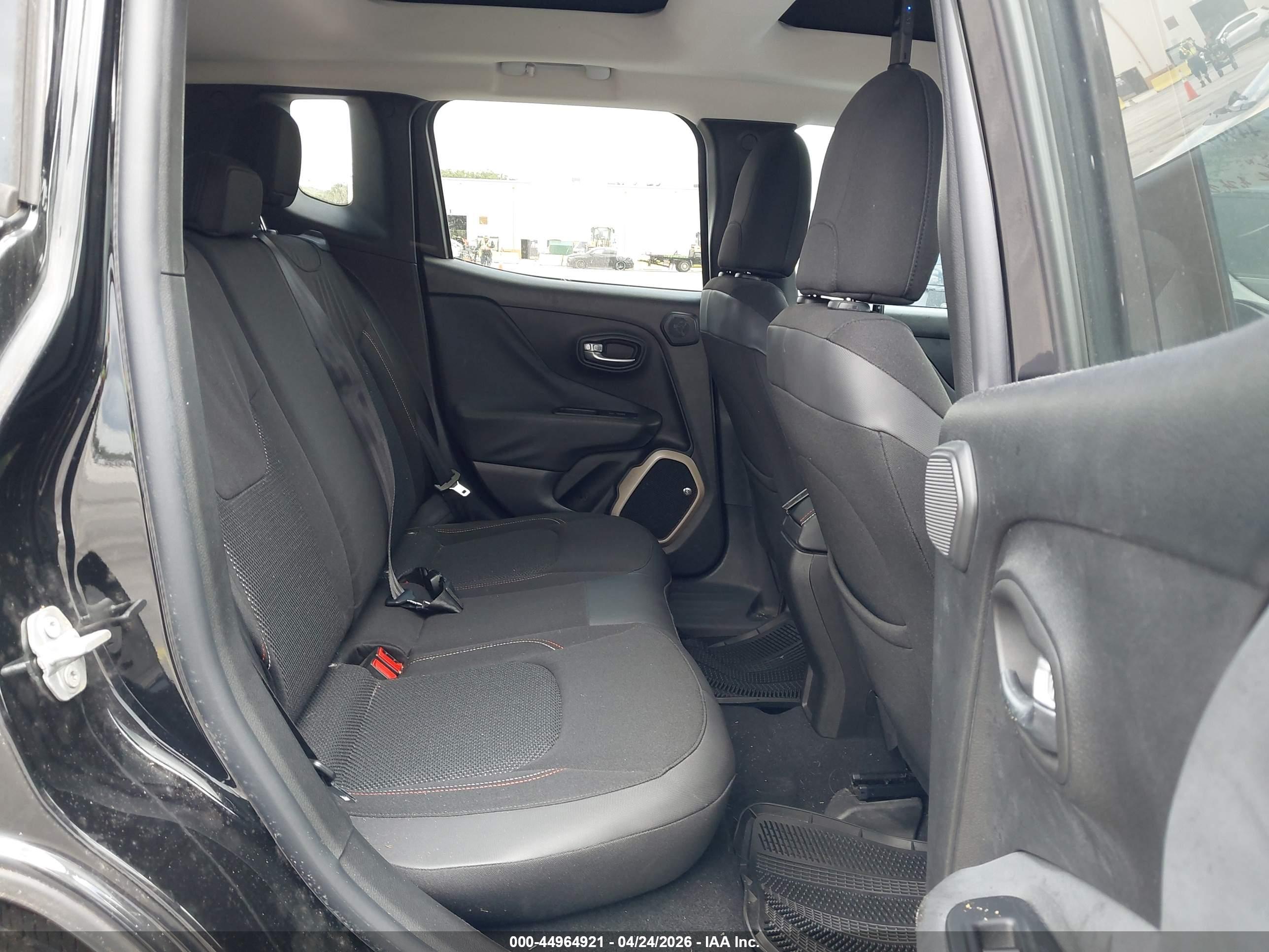 JEEP RENEGADE image 8
