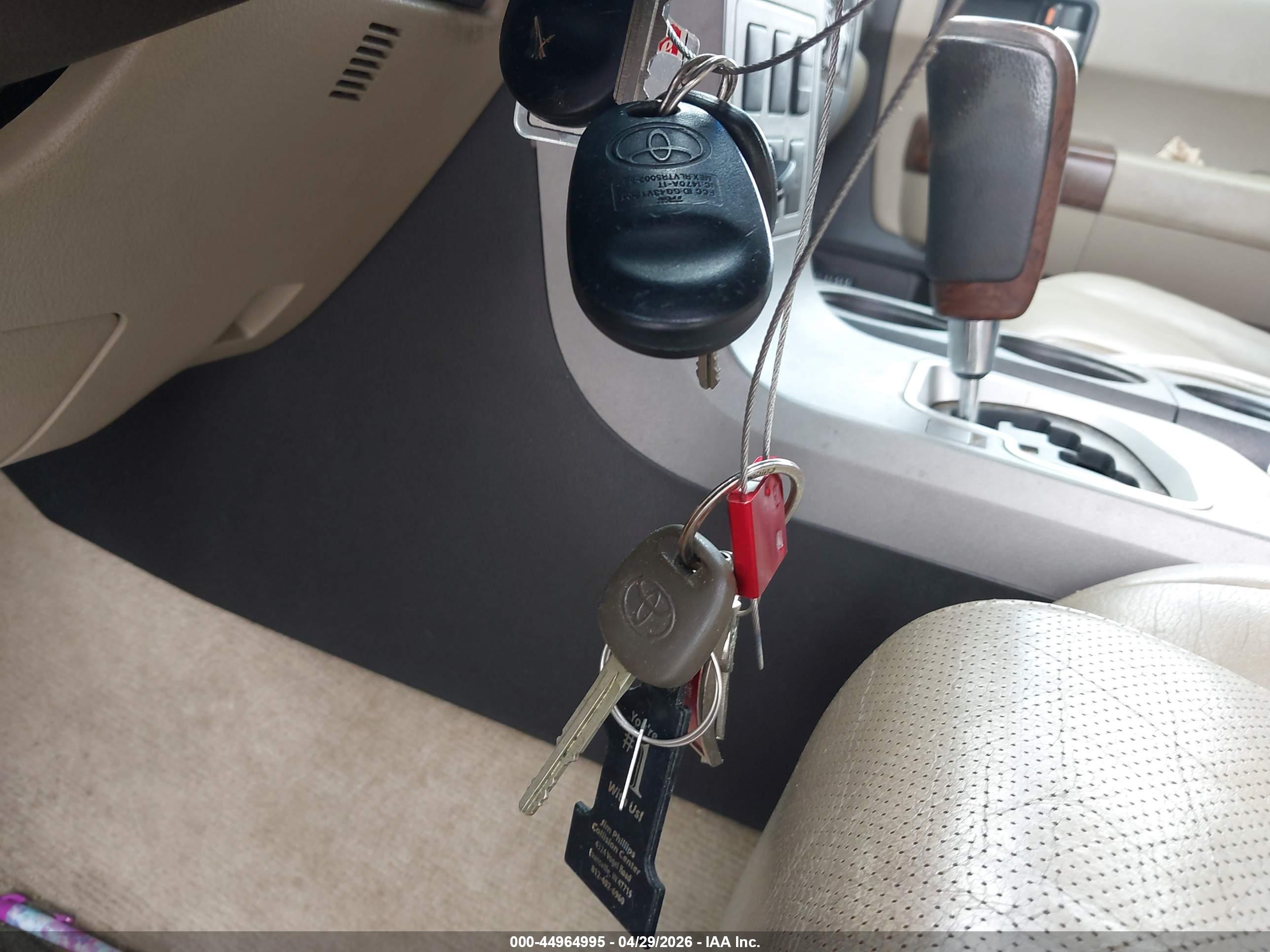 TOYOTA SEQUOIA image 11