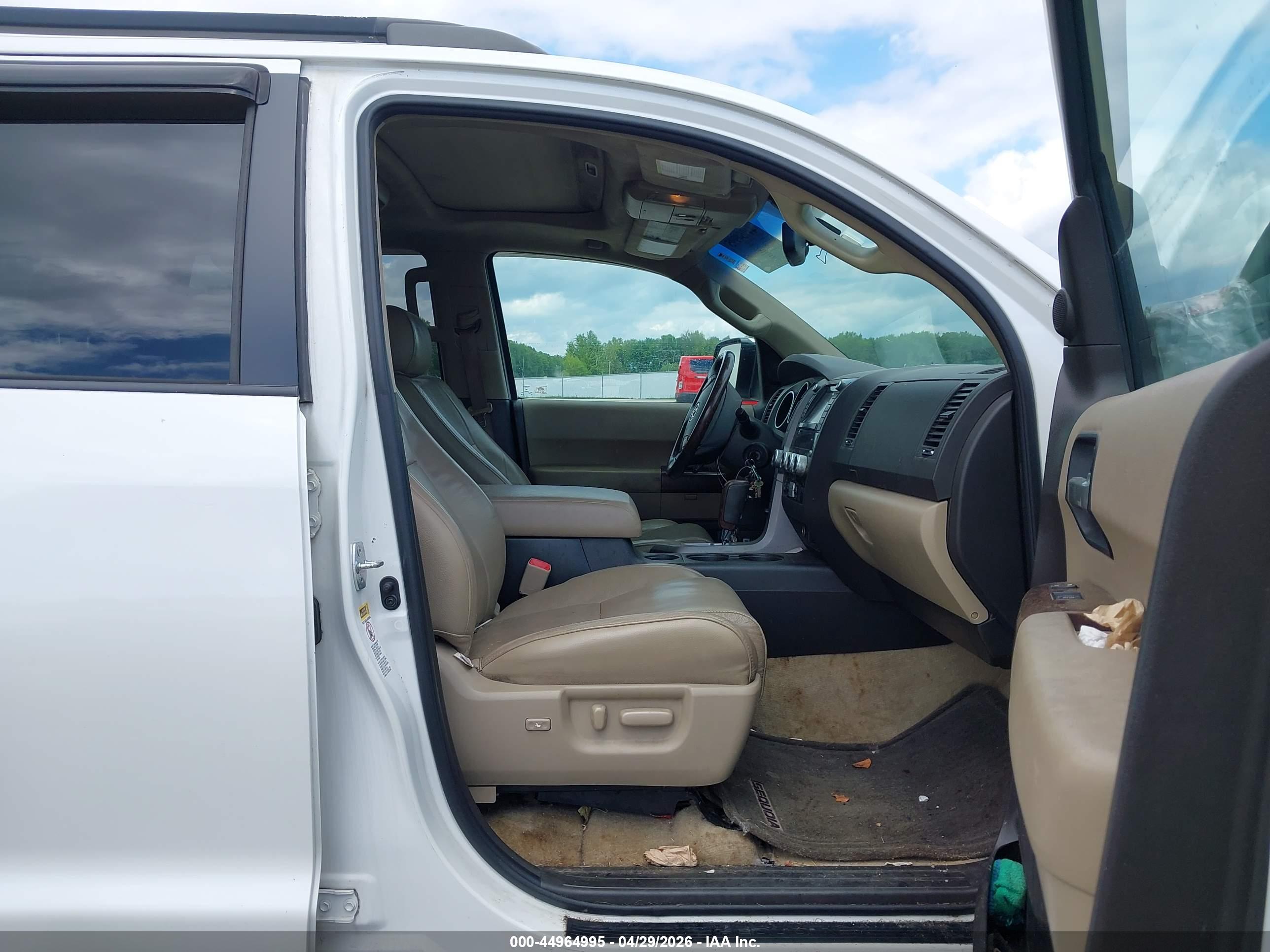TOYOTA SEQUOIA image 5