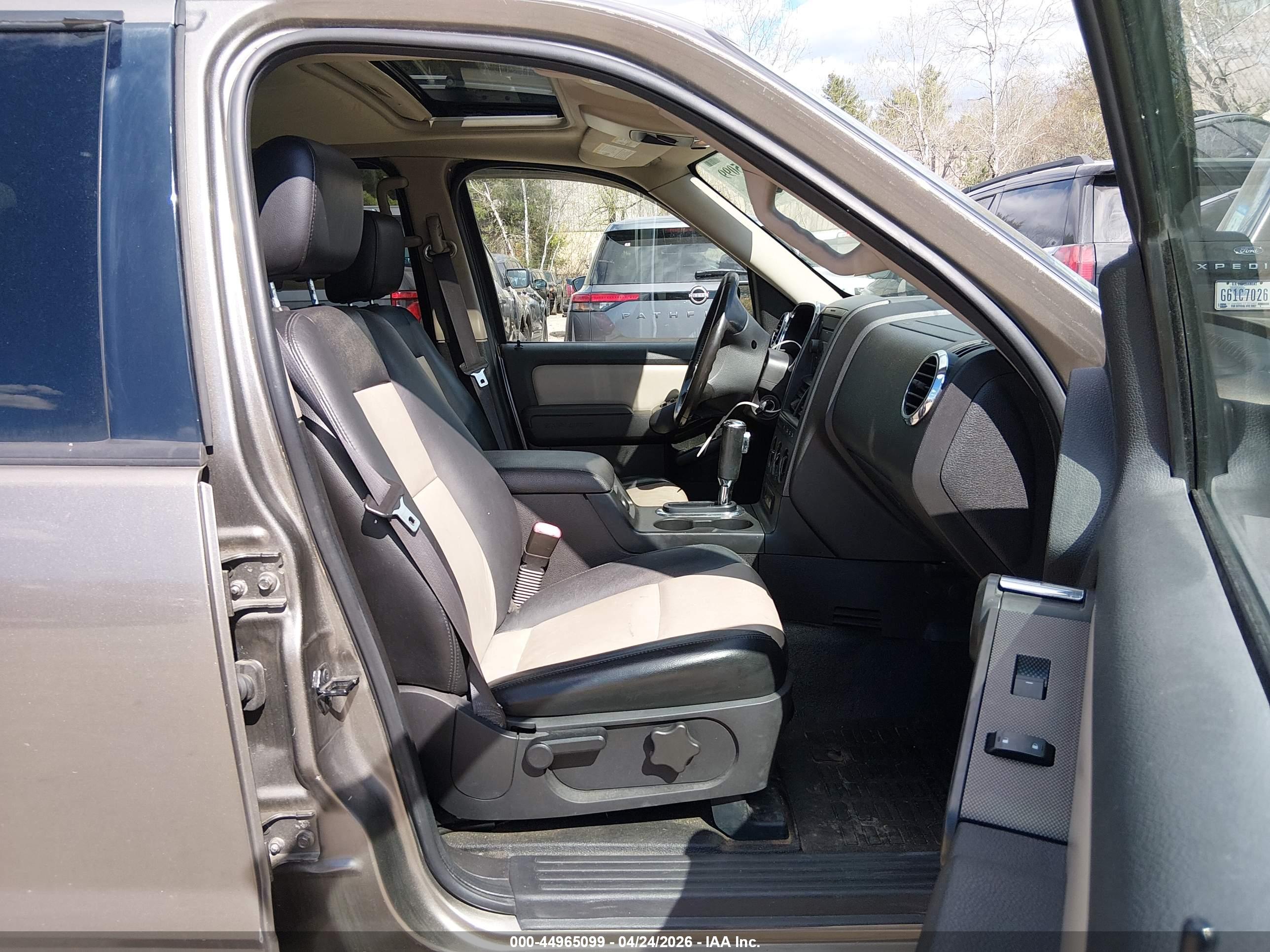 FORD EXPLORER image 5